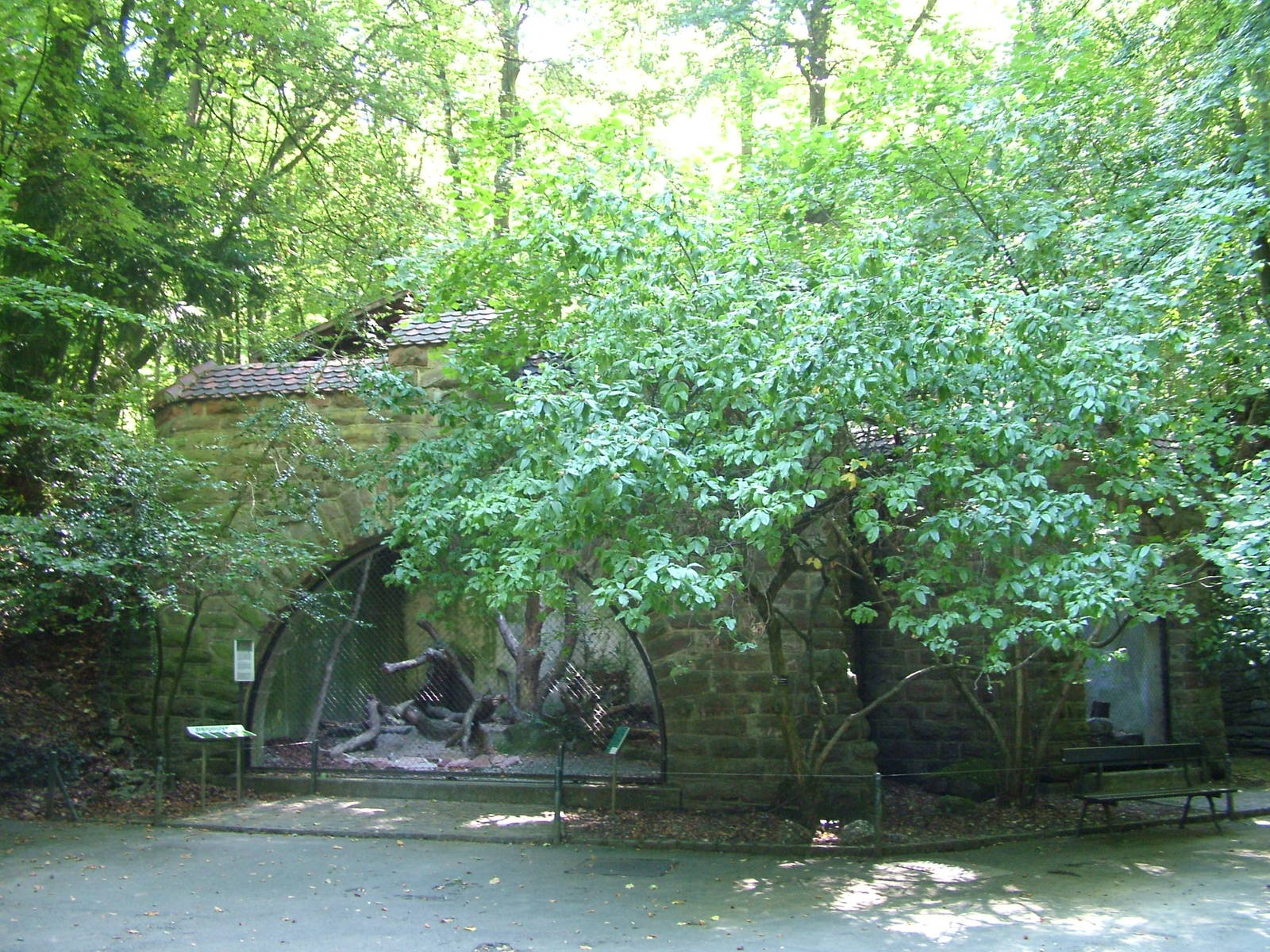 Former bear enclosure at Mulhouse 29/08/09