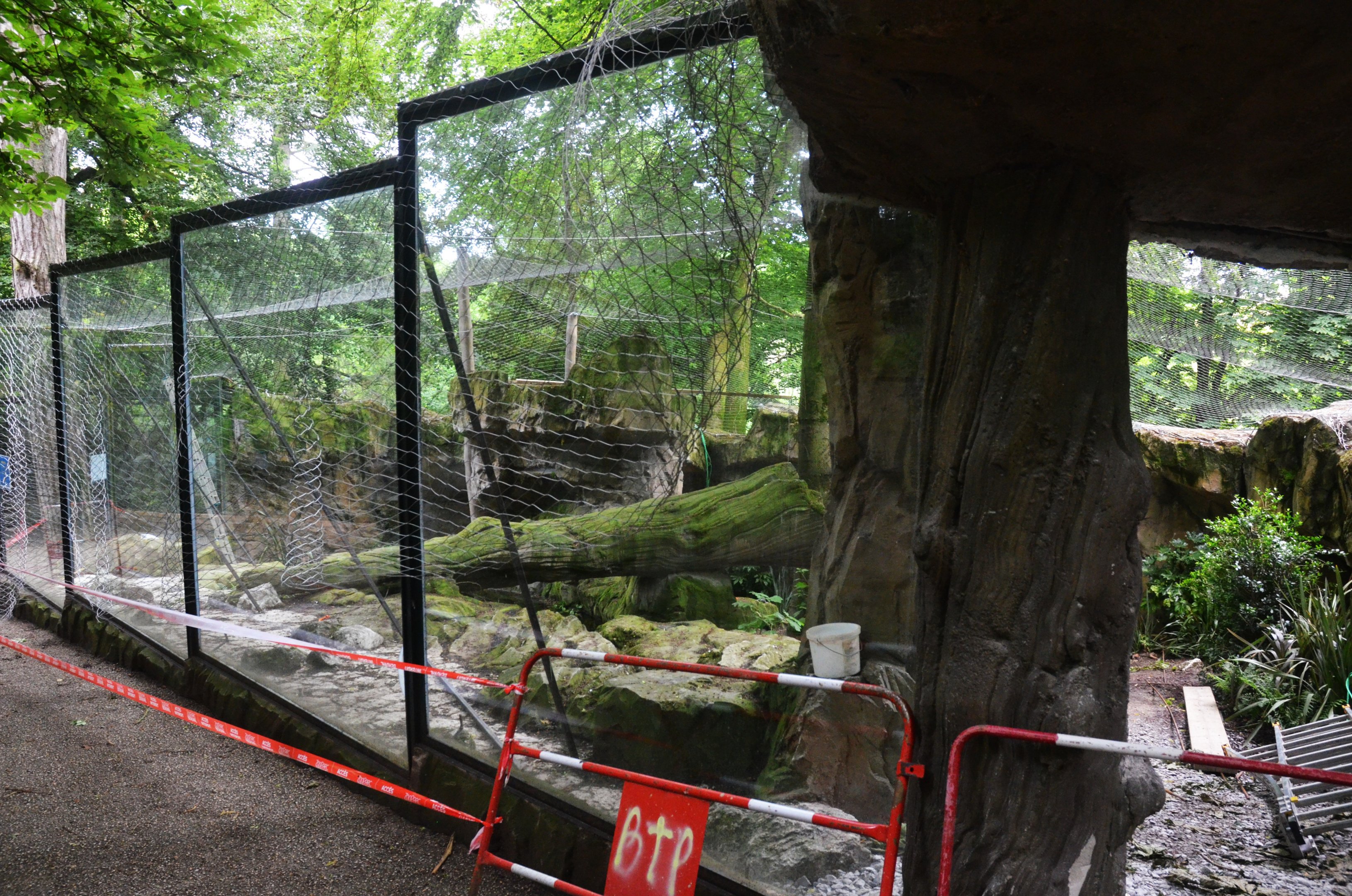 Former Brown Bear Enclosure at Beauval, 12/06/18