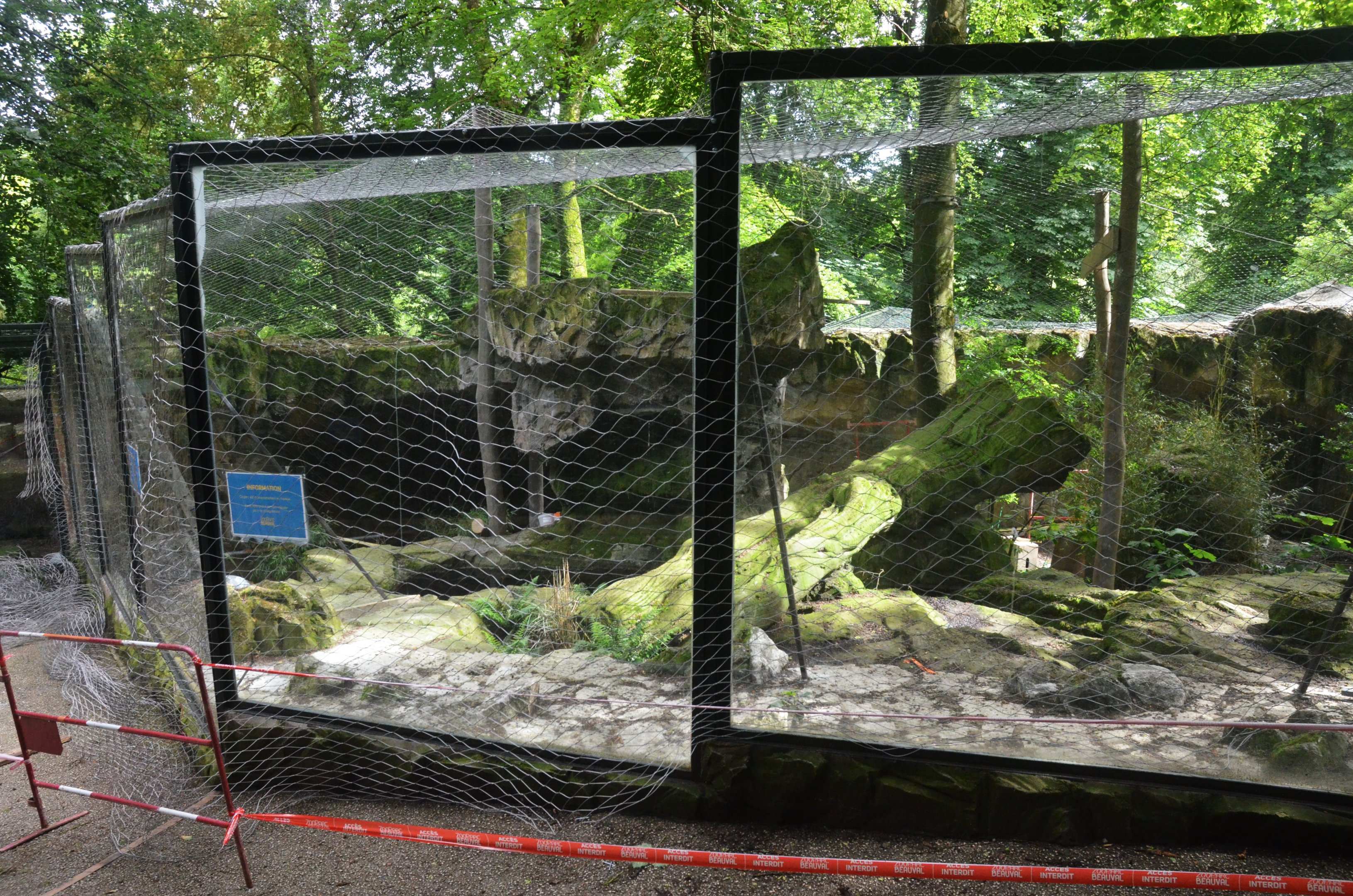 Former Brown Bear Enclosure at Beauval, 12/06/18
