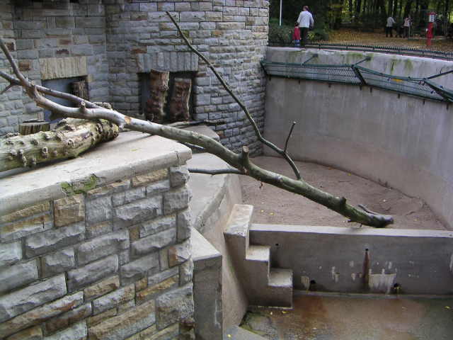 Former Brownbear enclosure at Gelsenkirchen