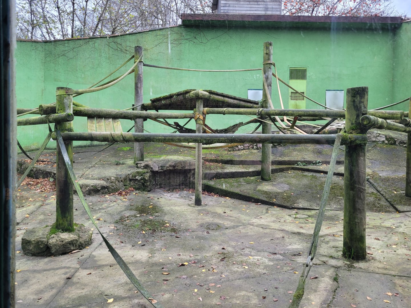 Former chimpanzee exhibit -Zoo de Santillana del Mar (2023)