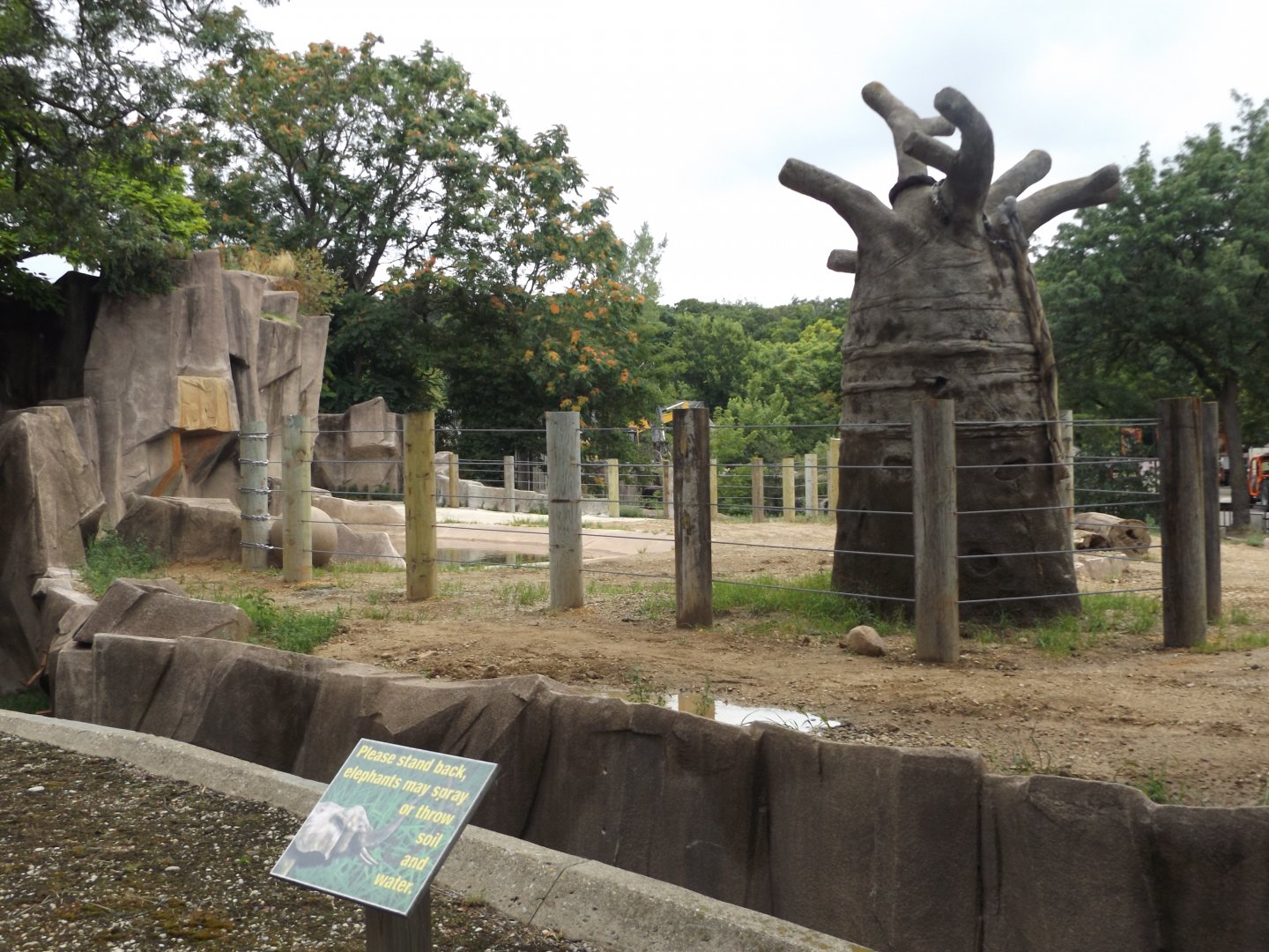 Former Elephant exhibit New Fence for Hippos