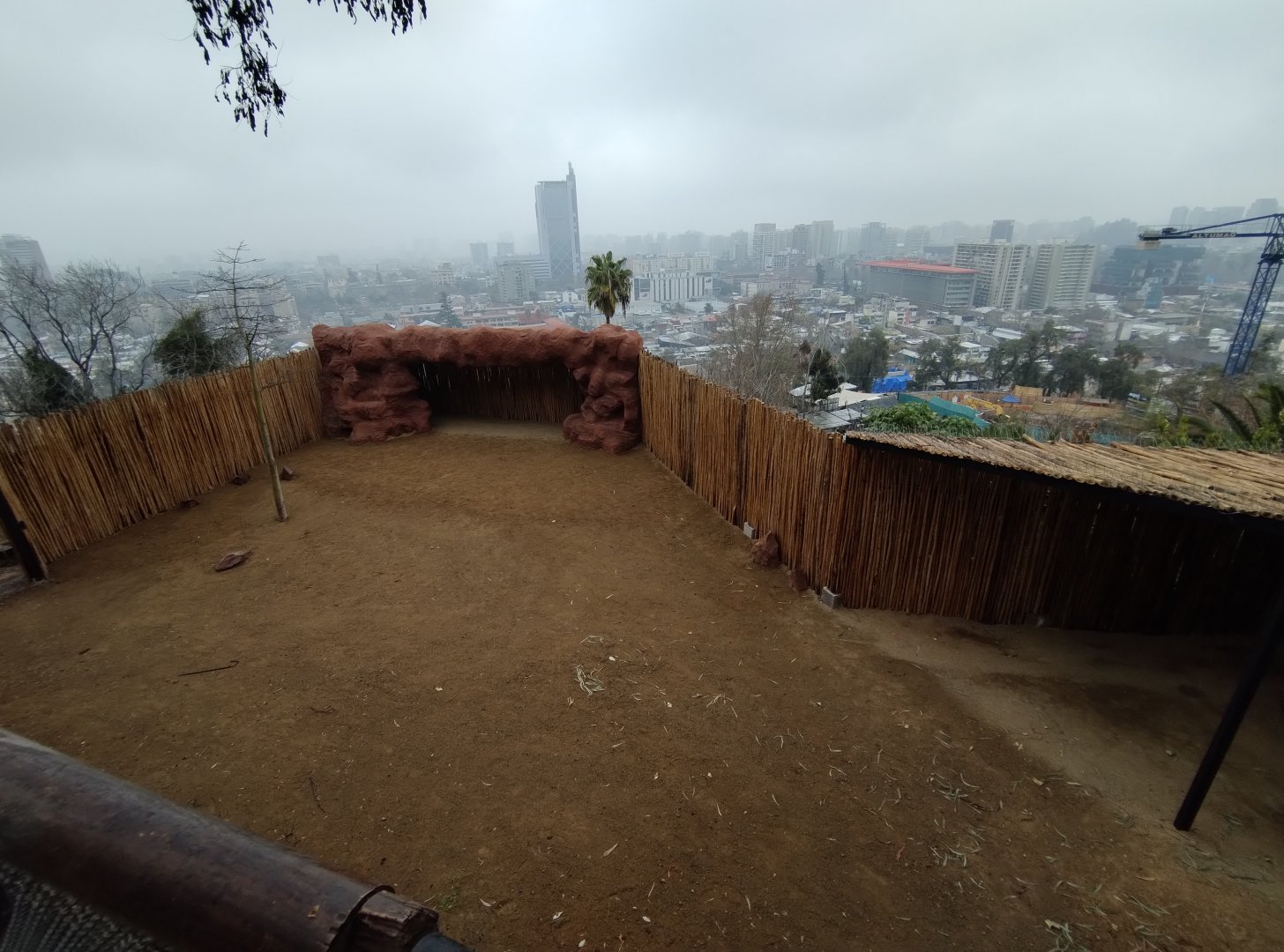 Former kangaroo exhibit (empty) - Santiago Zoo (Zoologico nacional)
