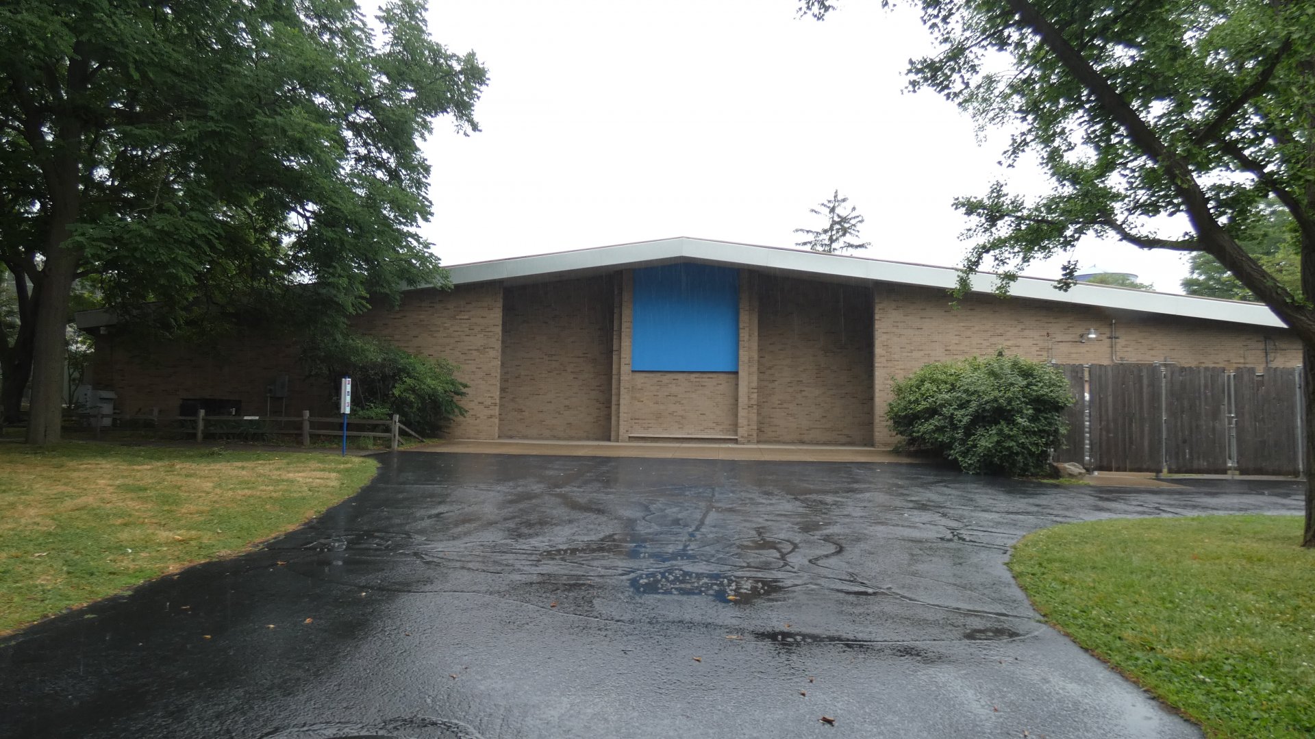 Former Penguinarium Exterior - July 2022