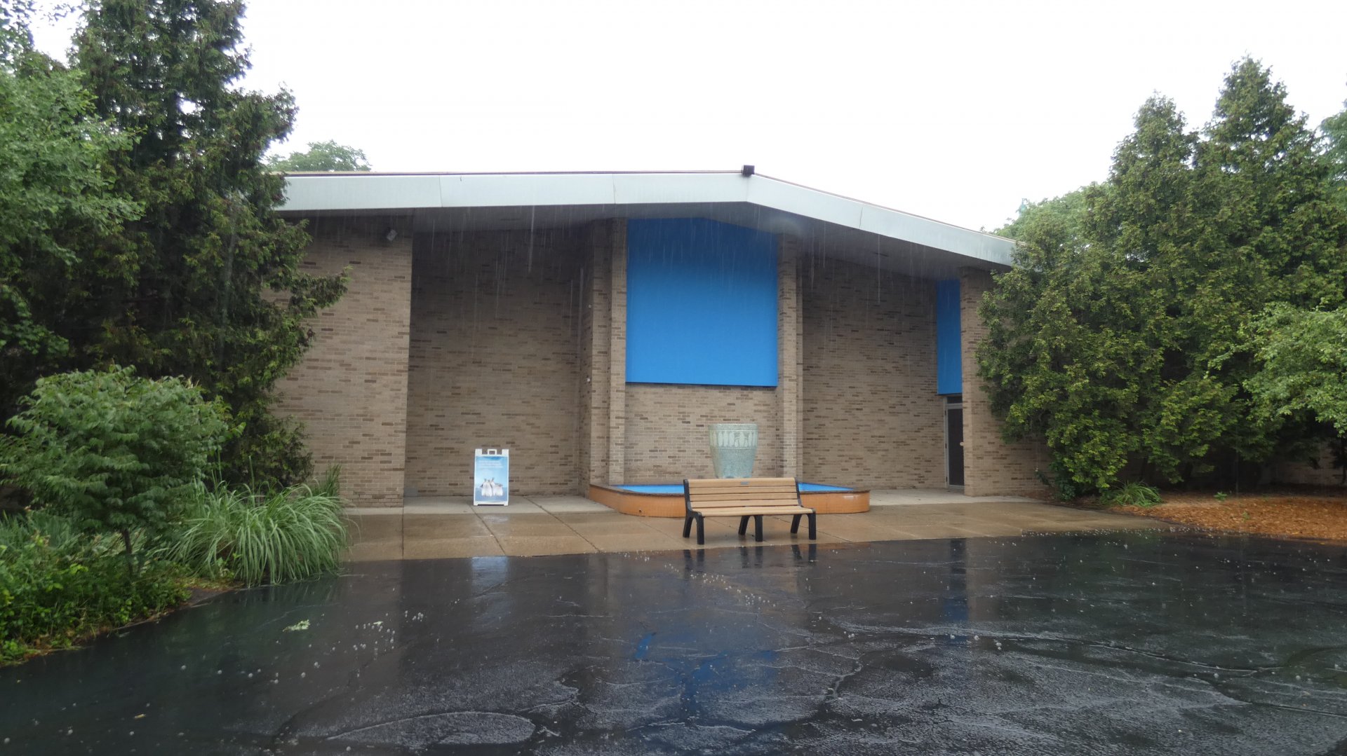 Former Penguinarium Exterior - July 2022