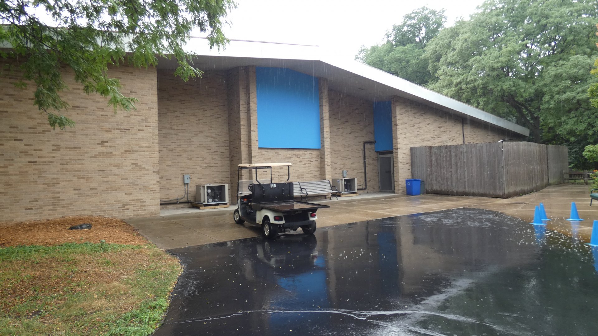 Former Penguinarium Exterior - July 2022