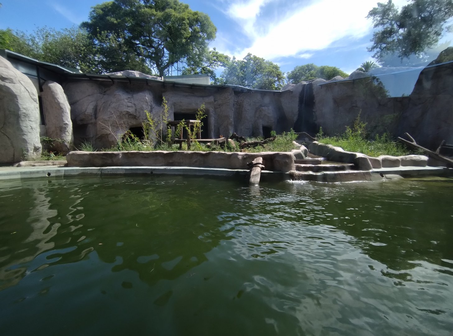 Former polar bear exhibit (holding a pair of giant otter) - Ecoparque BA
