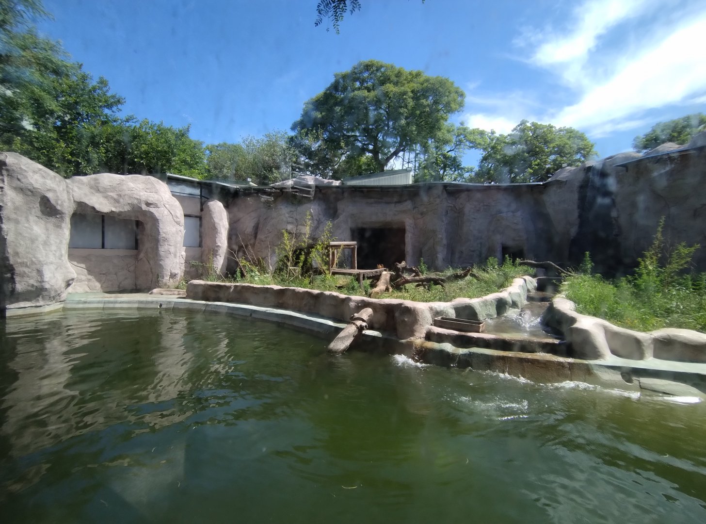 Former polar bear exhibit (holding a pair of giant otter) - Ecoparque BA