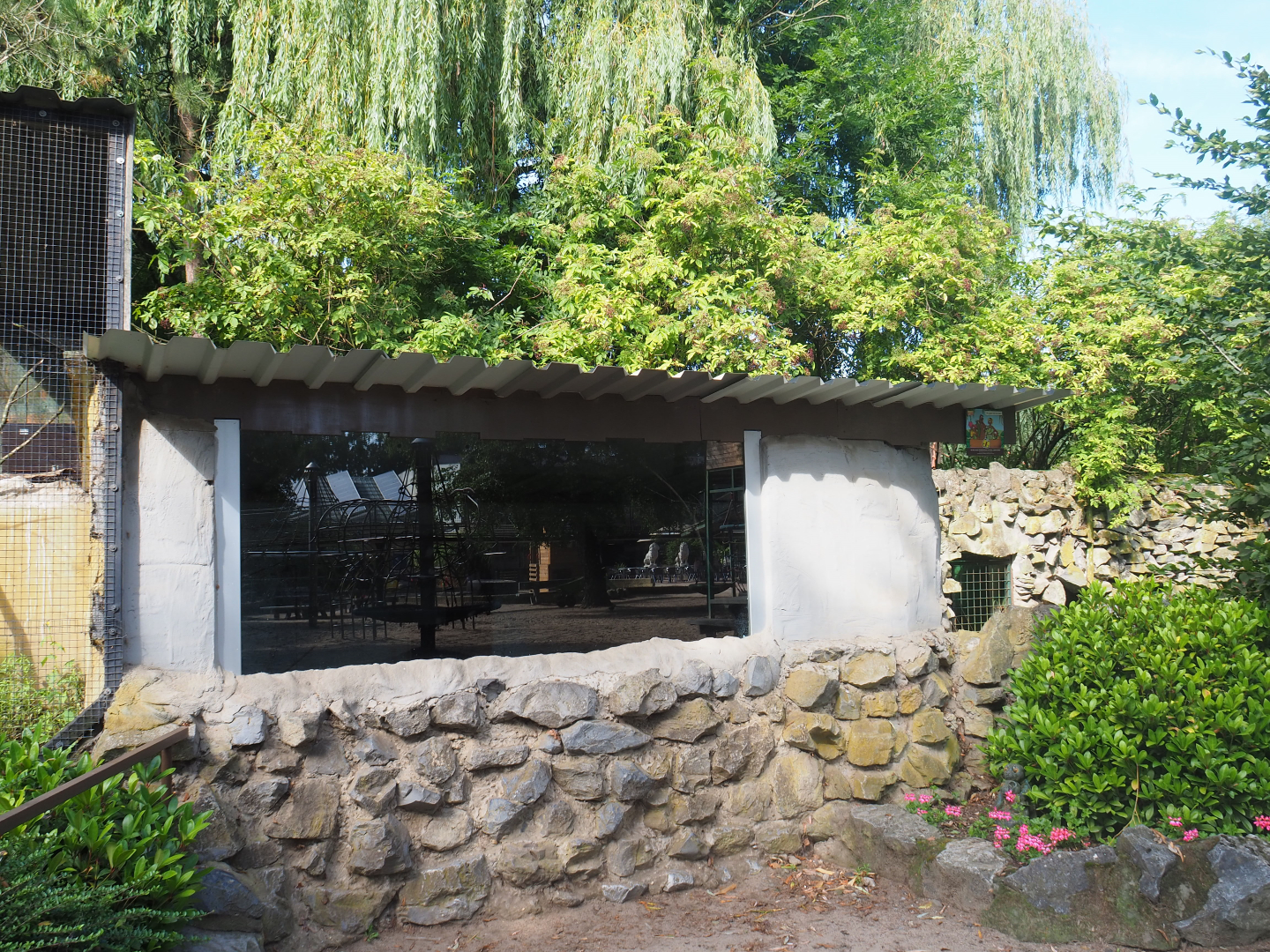 Former raccoon barn, now empty, 2019-08-11