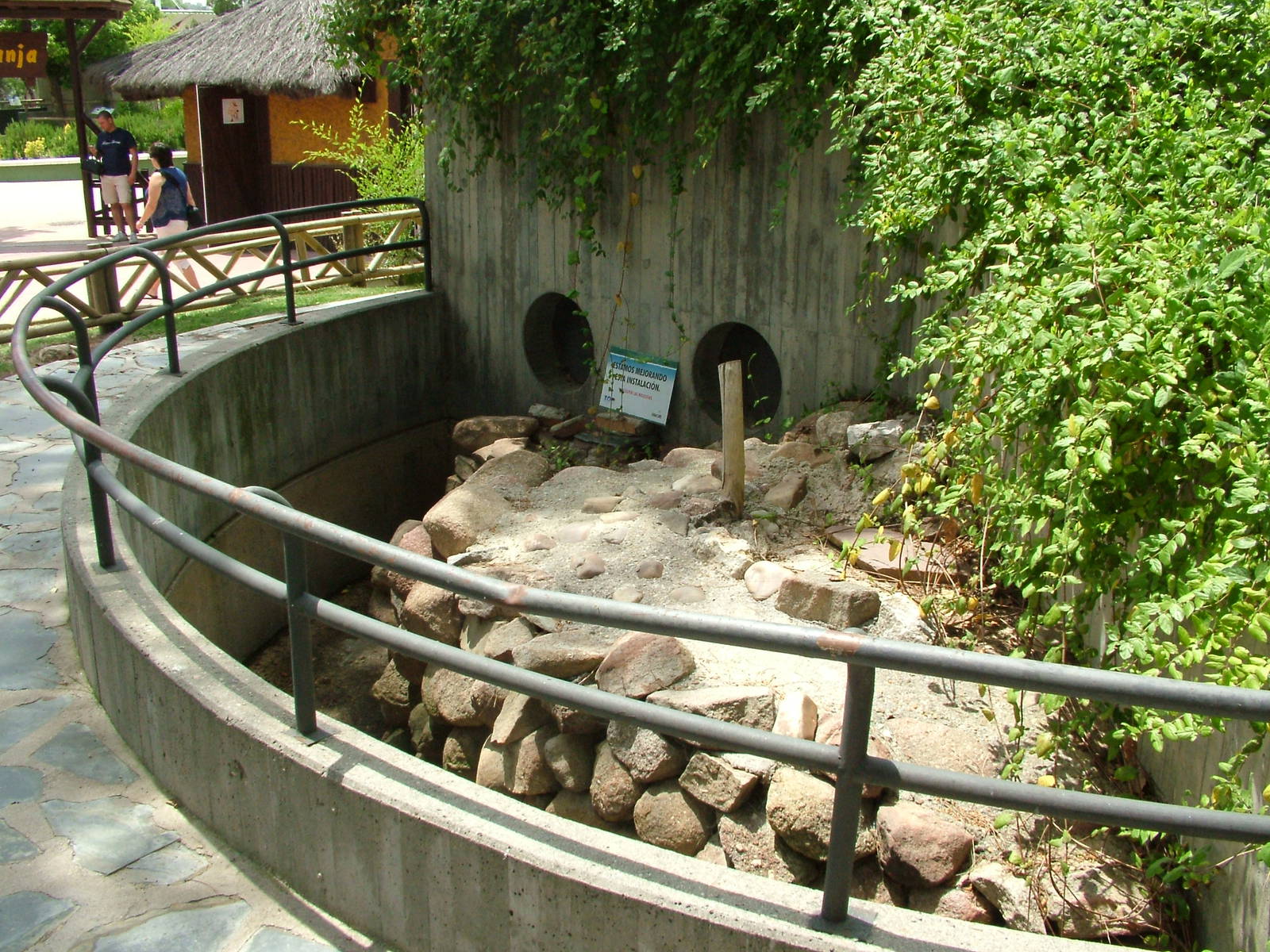 Former Raccoon Exhibit at Madrid Zoo Aquarium, 26/05/11