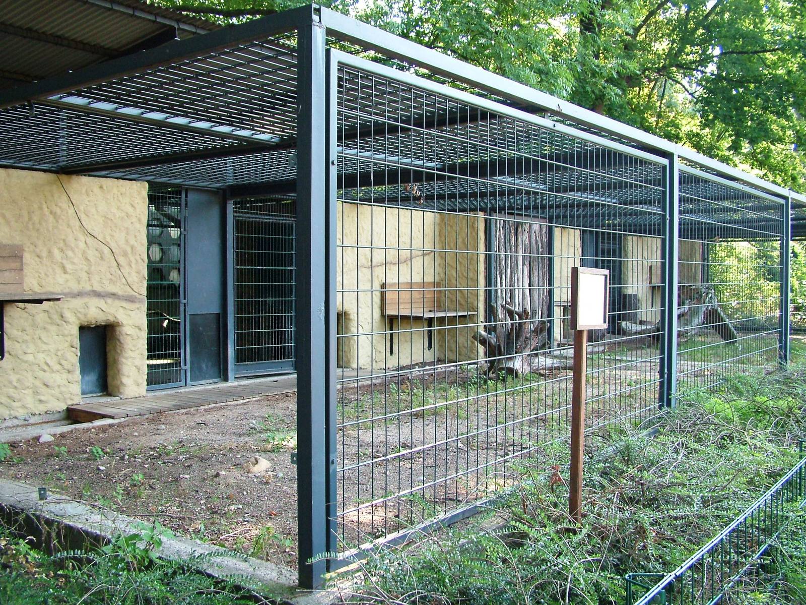 Former Snow Leopard Exhibit at Dresden, 29/08/12