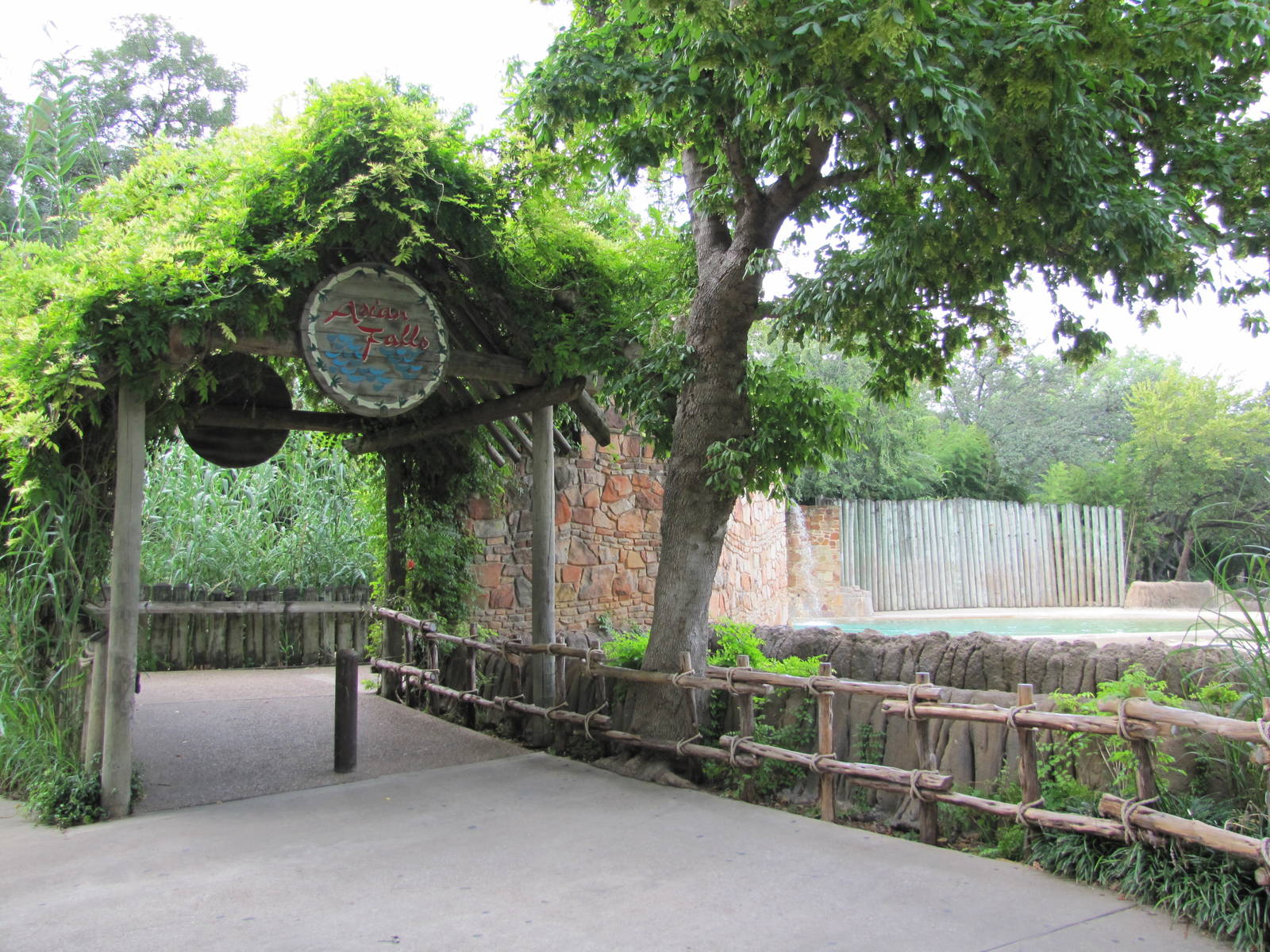 Fort Worth Zoo 2010 - Asian Falls entrance