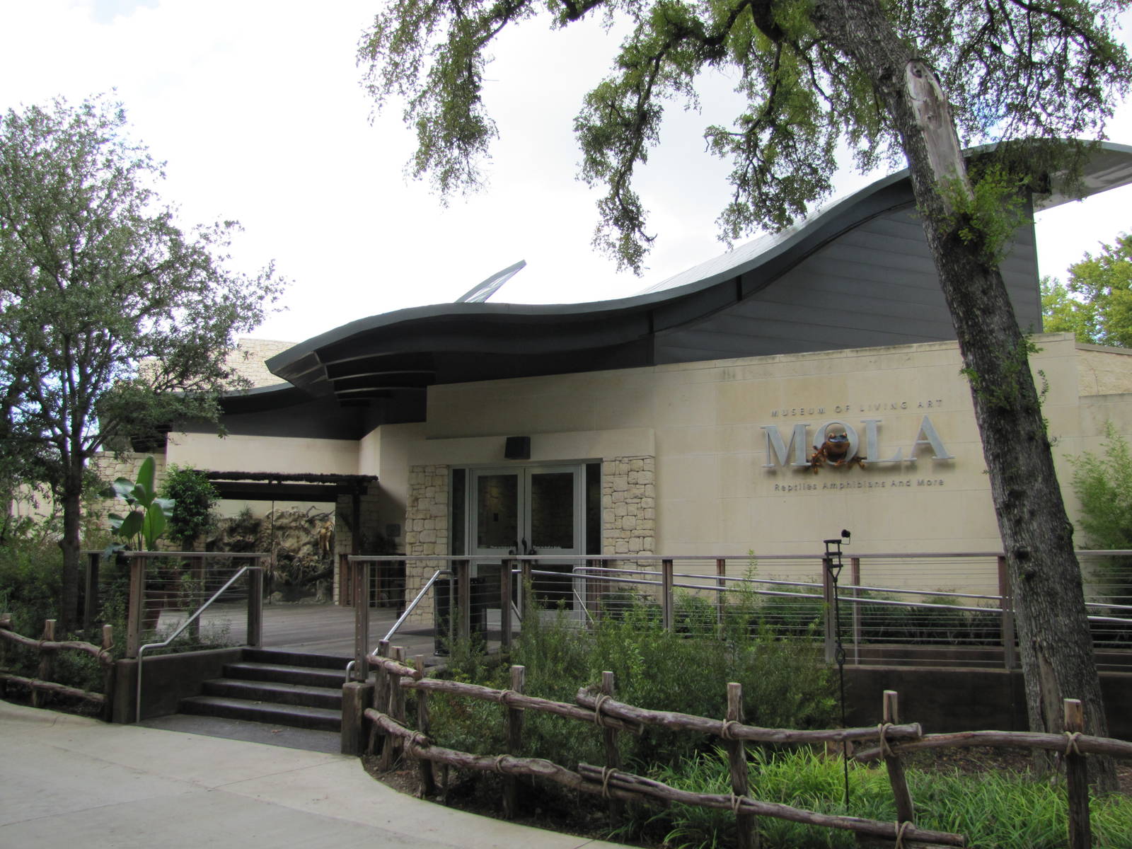 Fort Worth Zoo 2010 - Front of the Museum of Living Art
