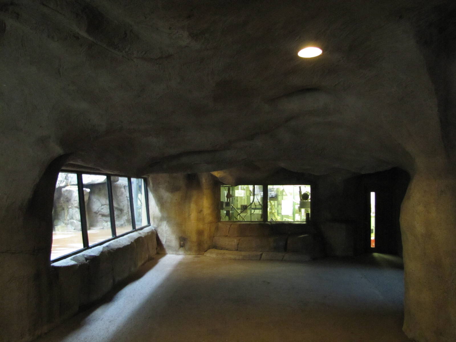 Fort Worth Zoo 2010 - General view inside World of Primates