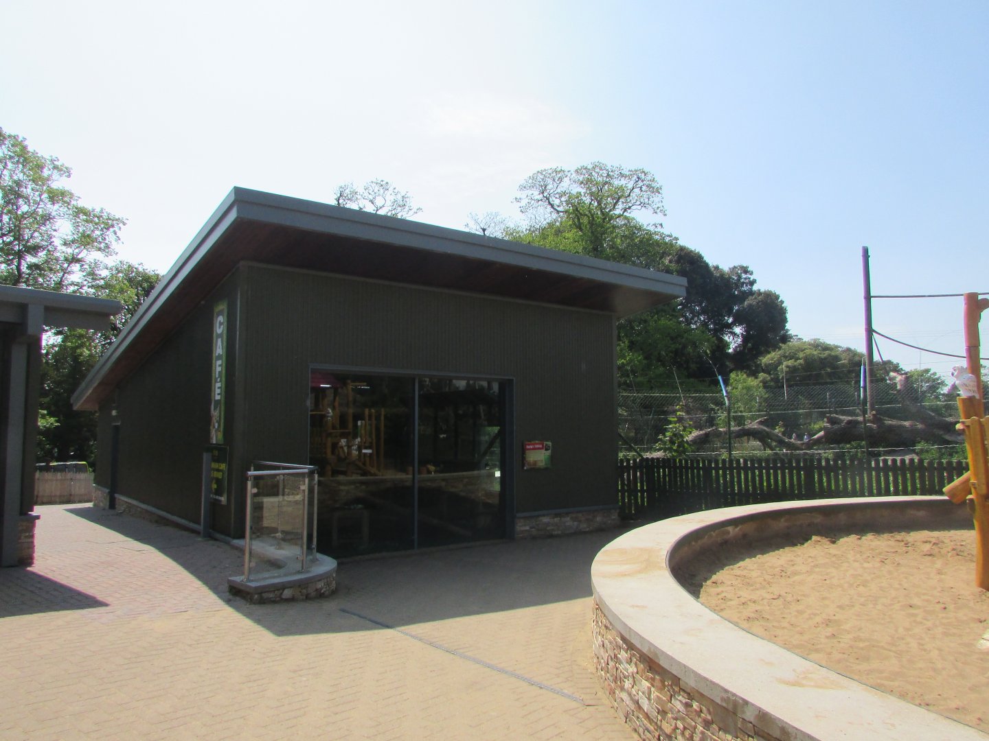 Fota Wildlife Park - Colobus indoor quarter