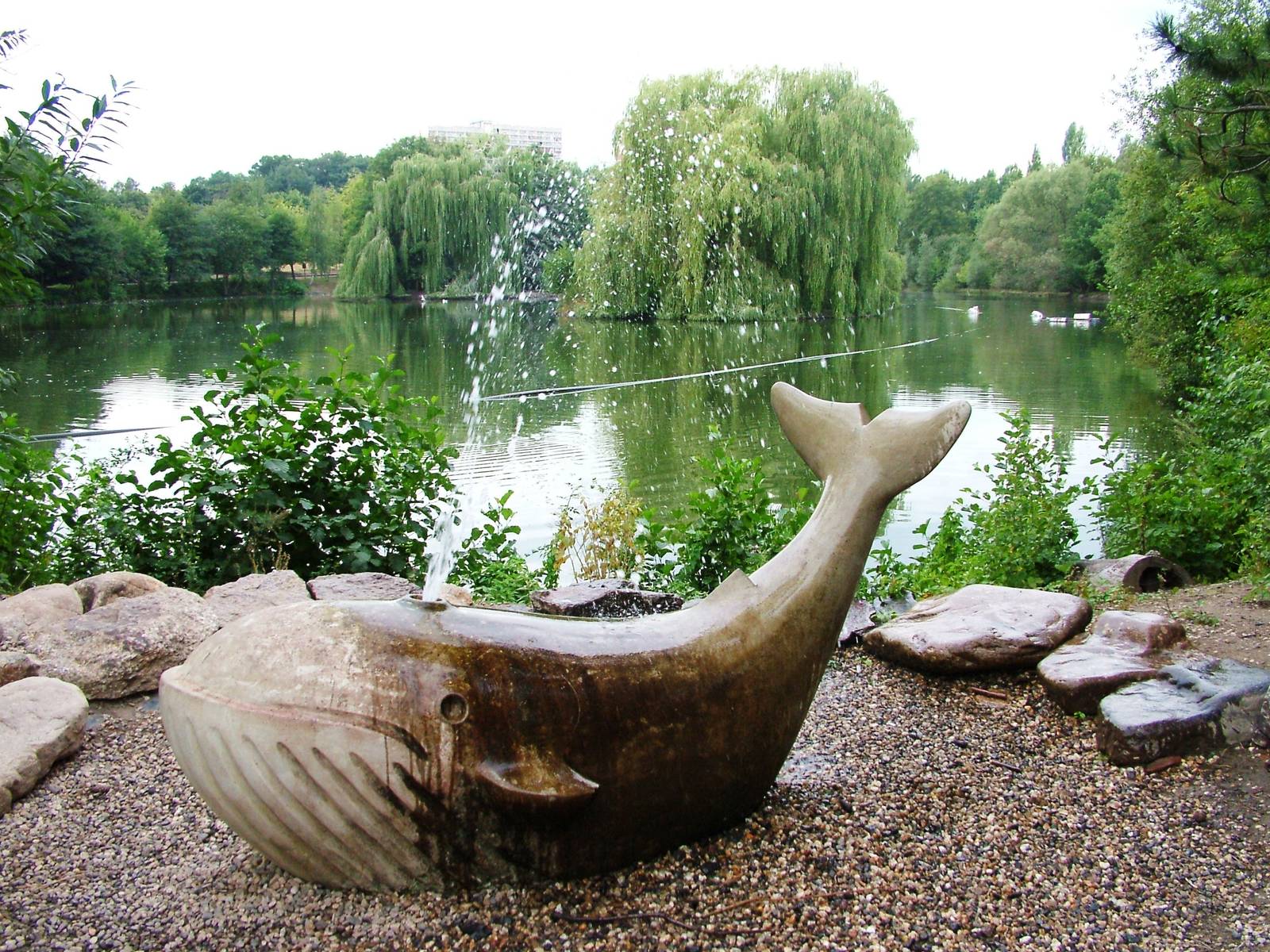 Fountain and Lake at Chomutov, 30/08/12