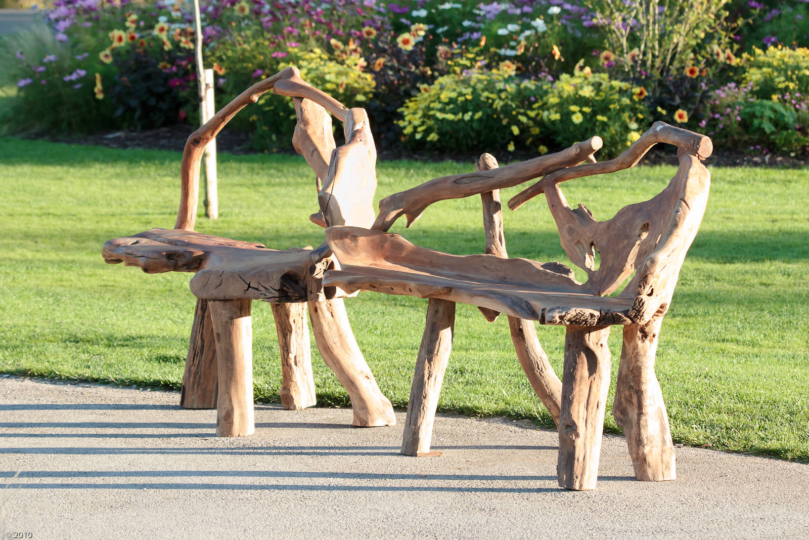 Fountain Lawns Benches - 30/08/2010