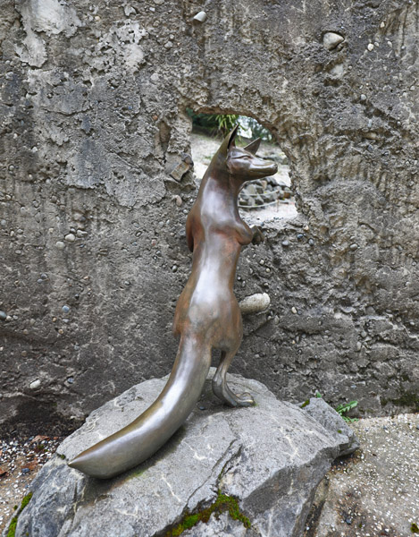 fox statue (at penguin exhibit)