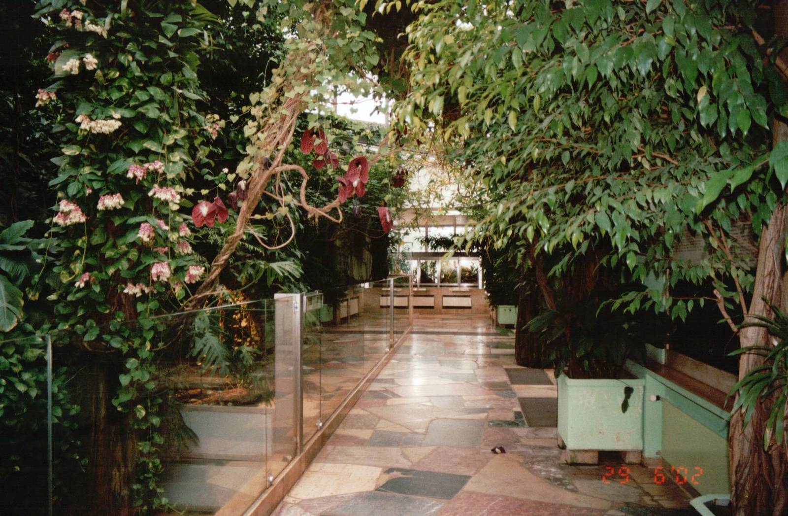 Frankfurt Zoo 2002 - General view inside the Exotarium