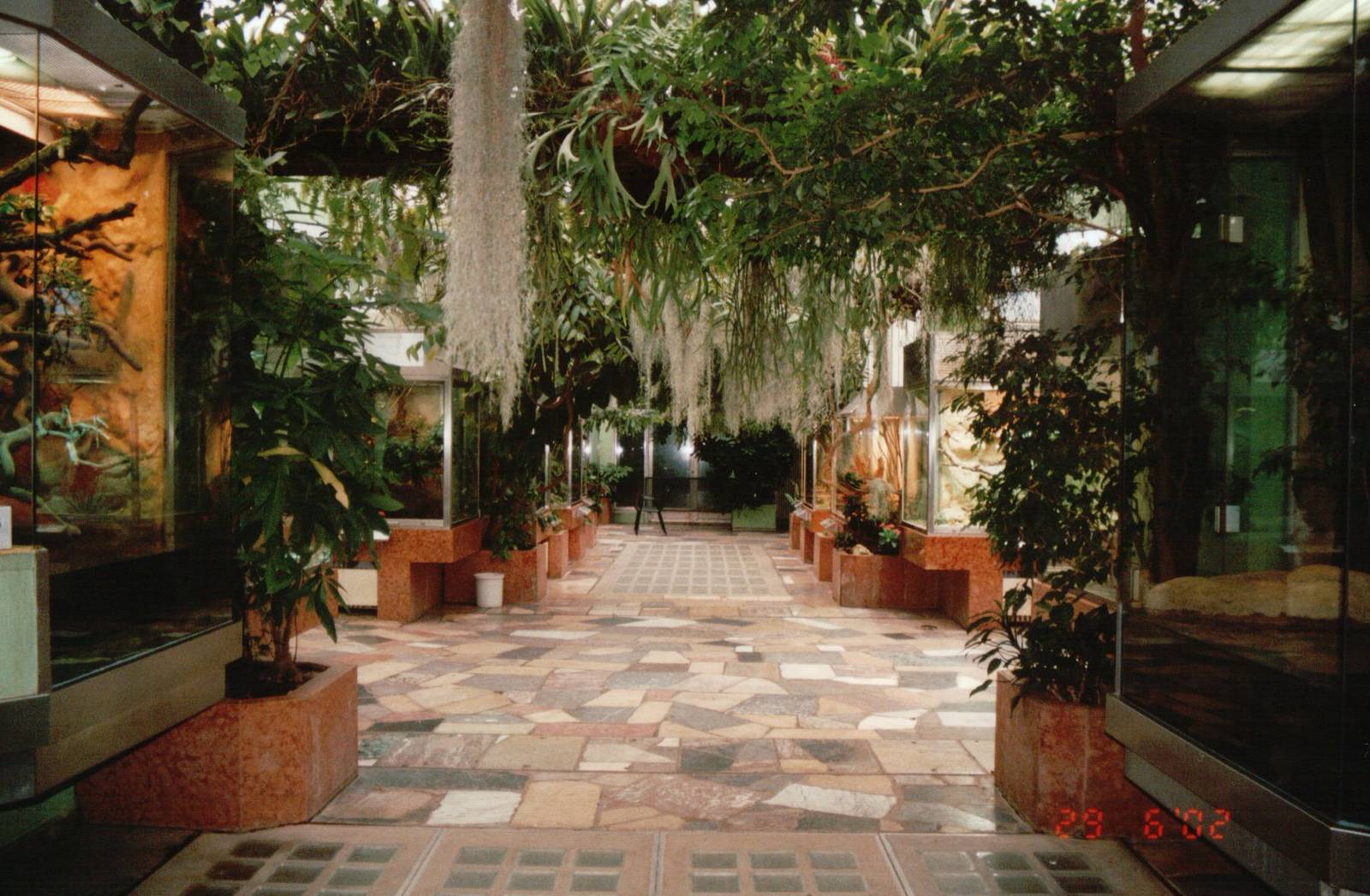 Frankfurt Zoo 2002 - General view inside the Exotarium