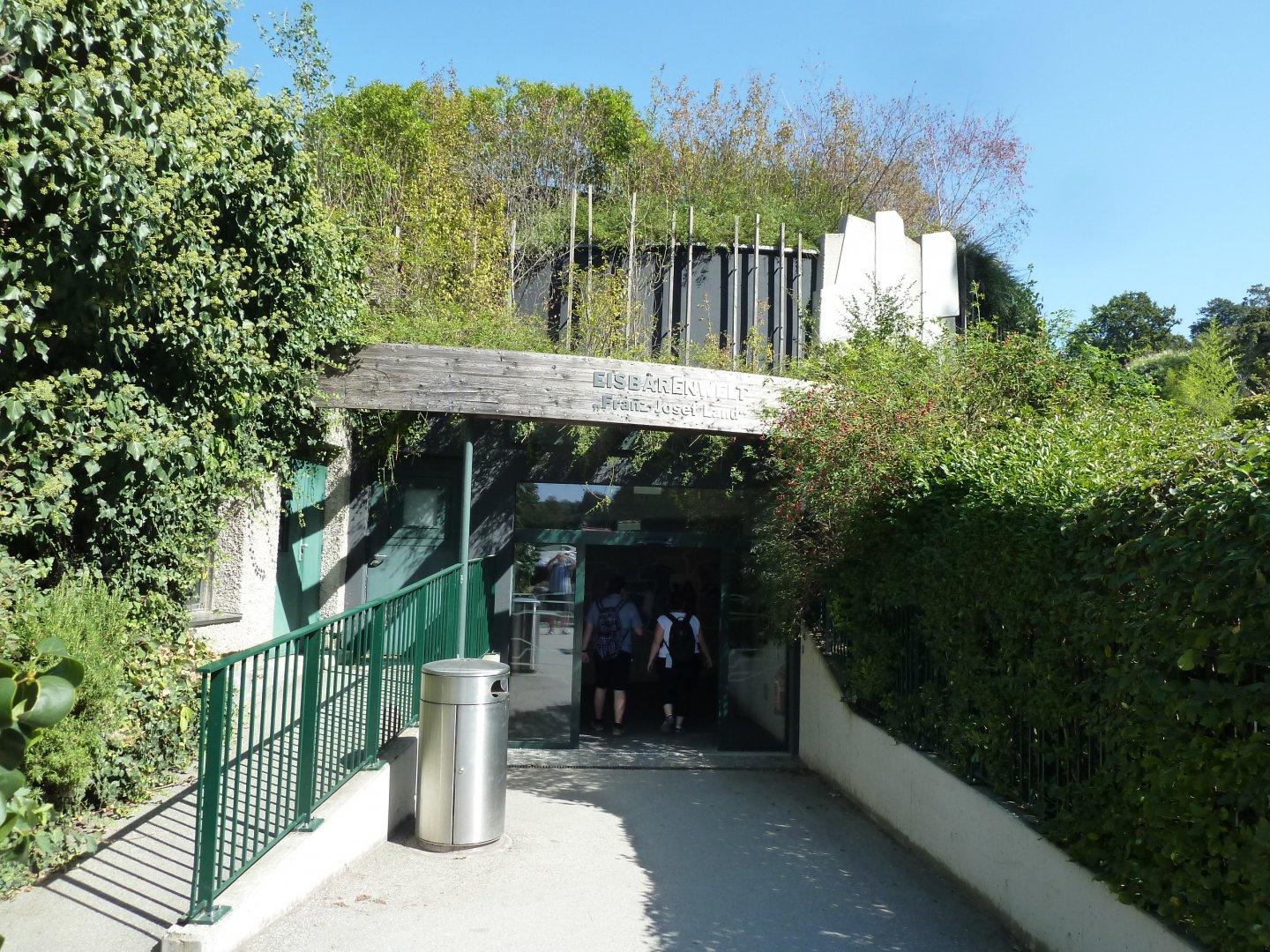 Franz Joseph Land - Polar dome visitors center - Entrance
