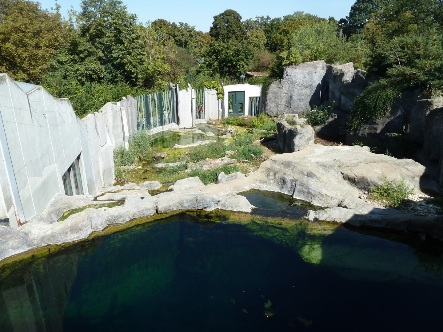 Franz Joseph Land - Polar dome visitors center - Second polar bear enclosure
