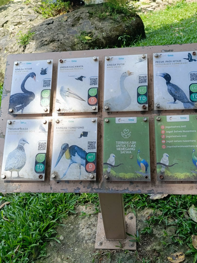 Freeroam waterfowl signage