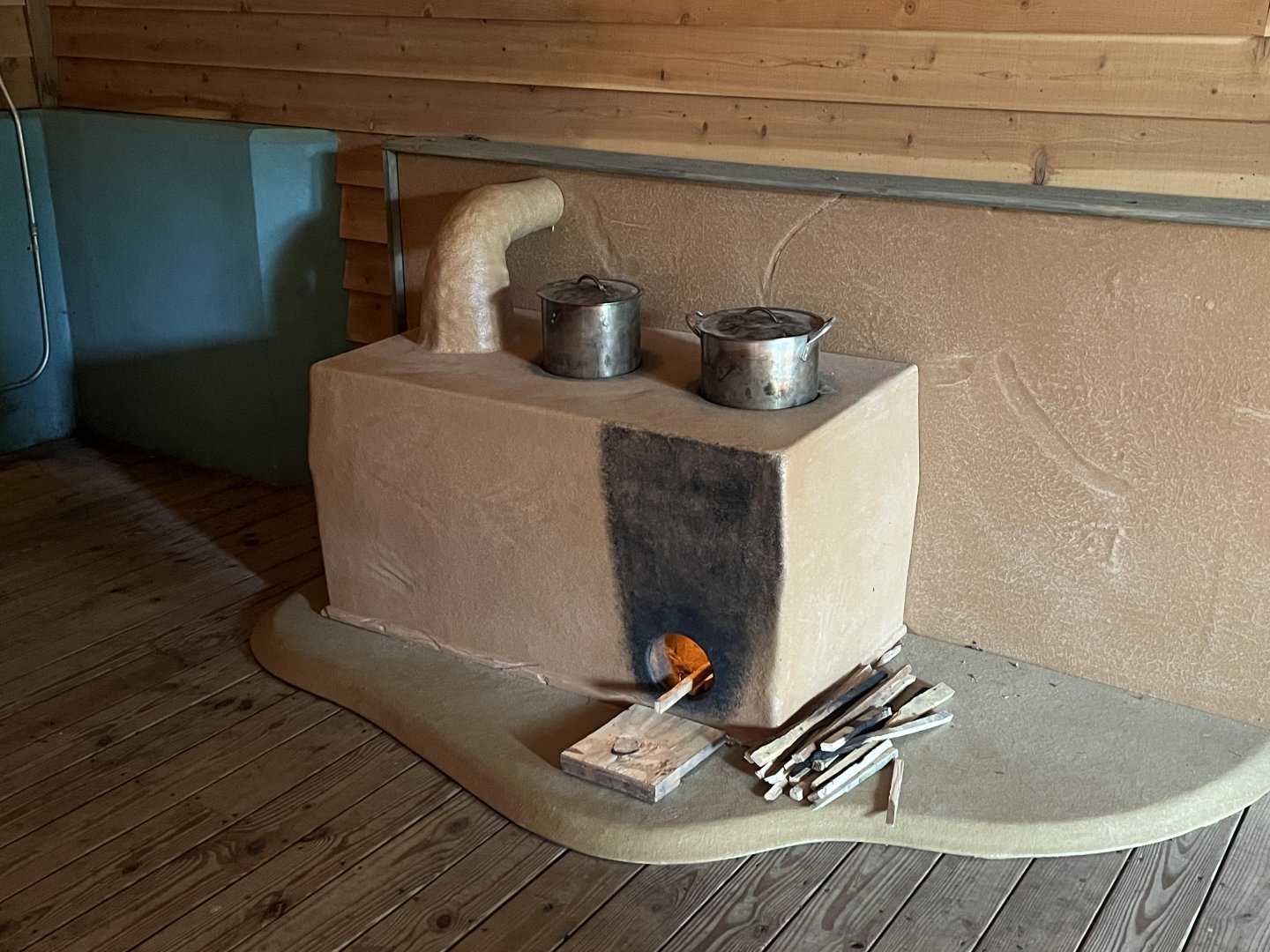 Fuel-efficient stove in Uganda Classroom