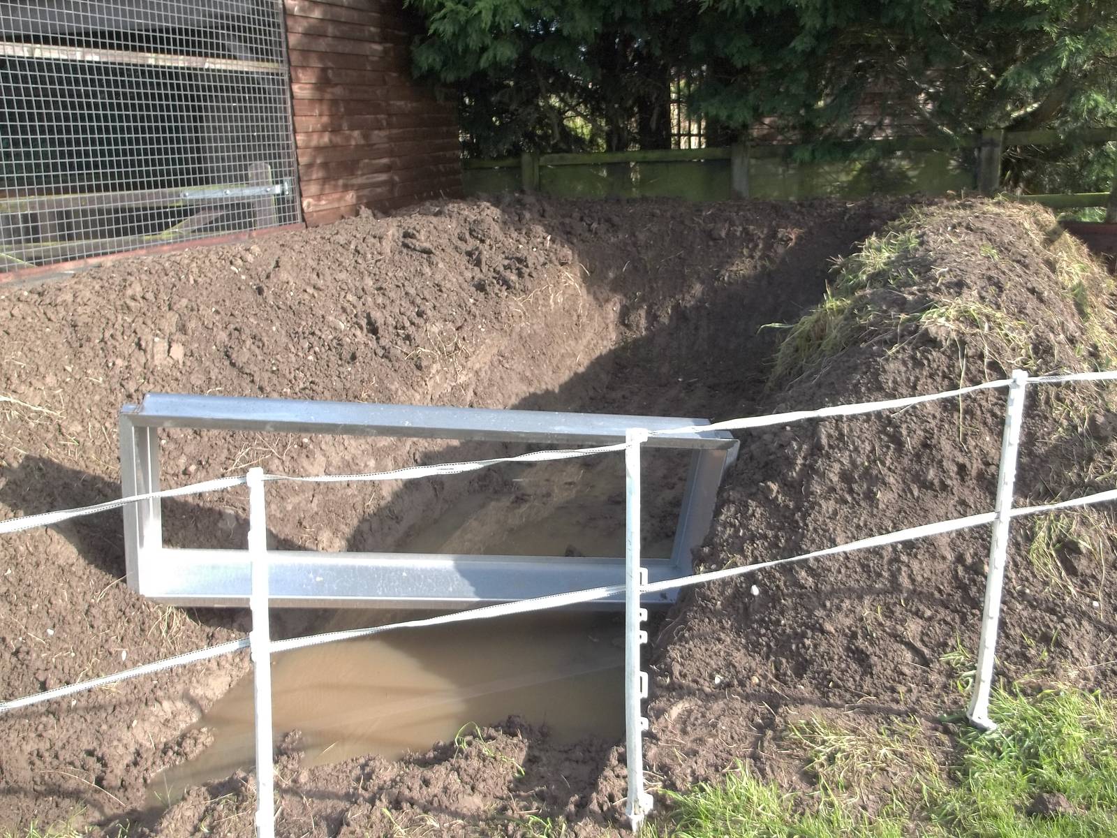 Further work on new pond (to have underwater viewing), 16th October 2014