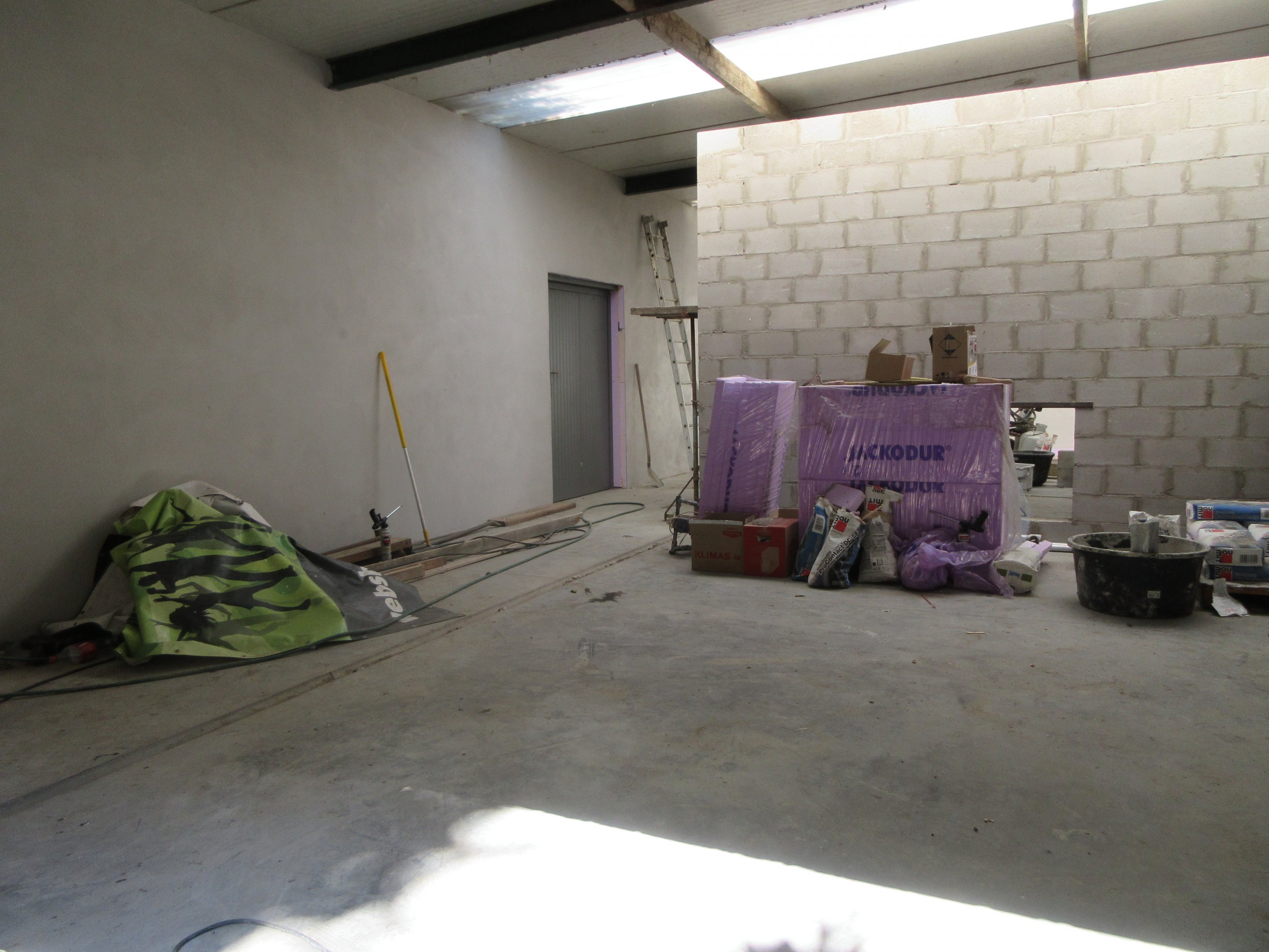 Future Tiger Exhibit - Indoor Holding