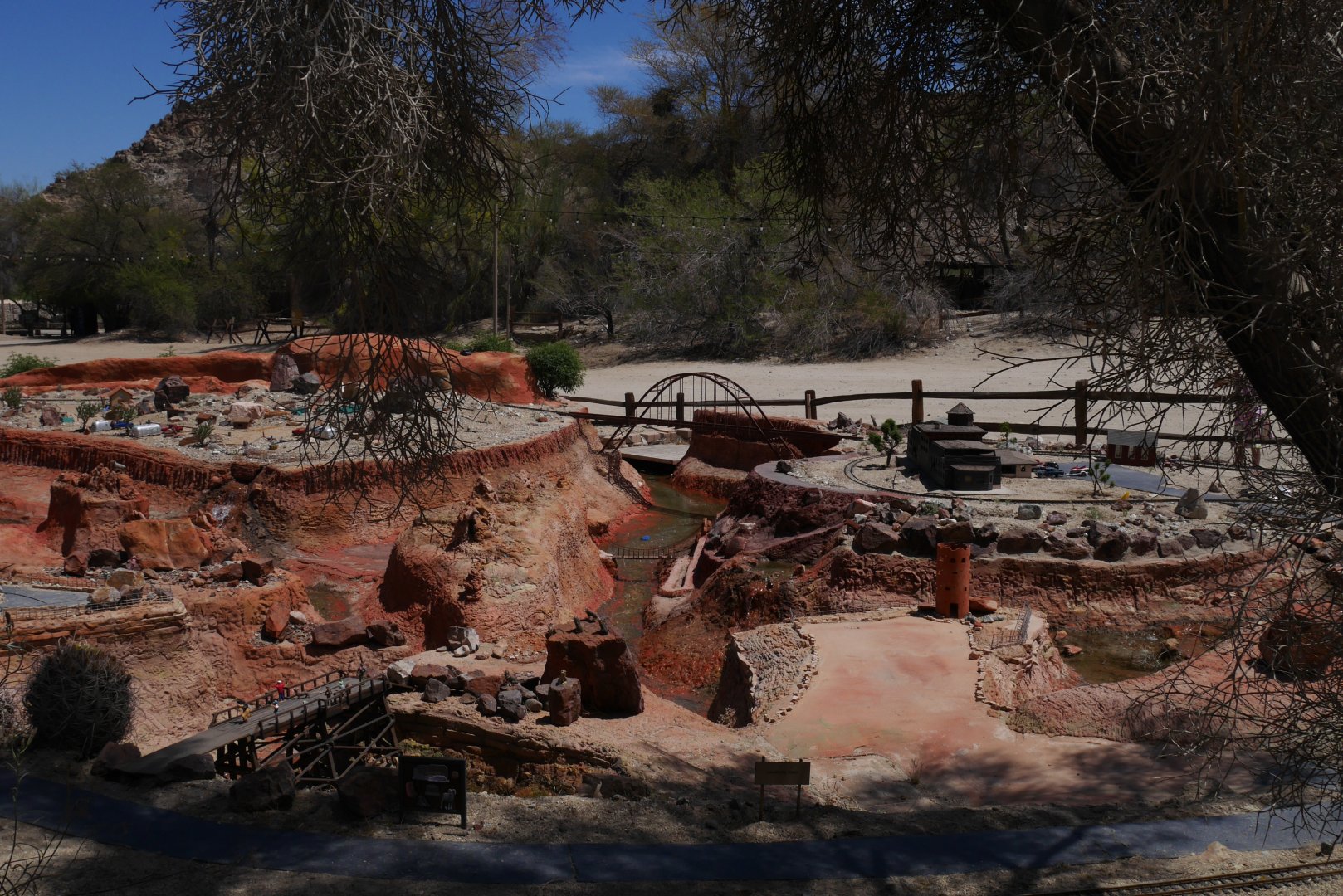 G-Scale Model Train Display - My First US Zoo Trip