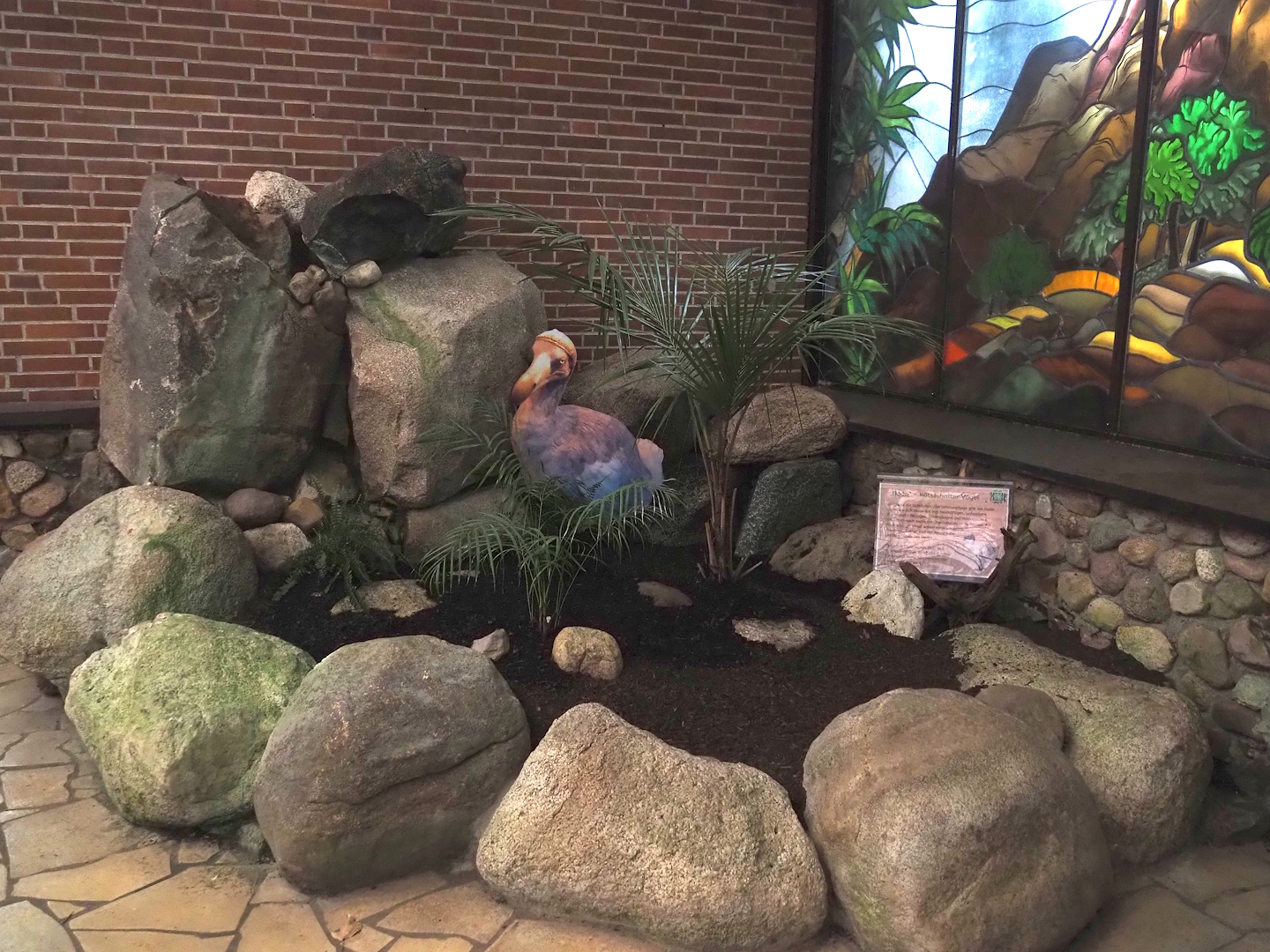 Garden area with dodo representation near entrance of the Paradies-Halle, 2024-05-22