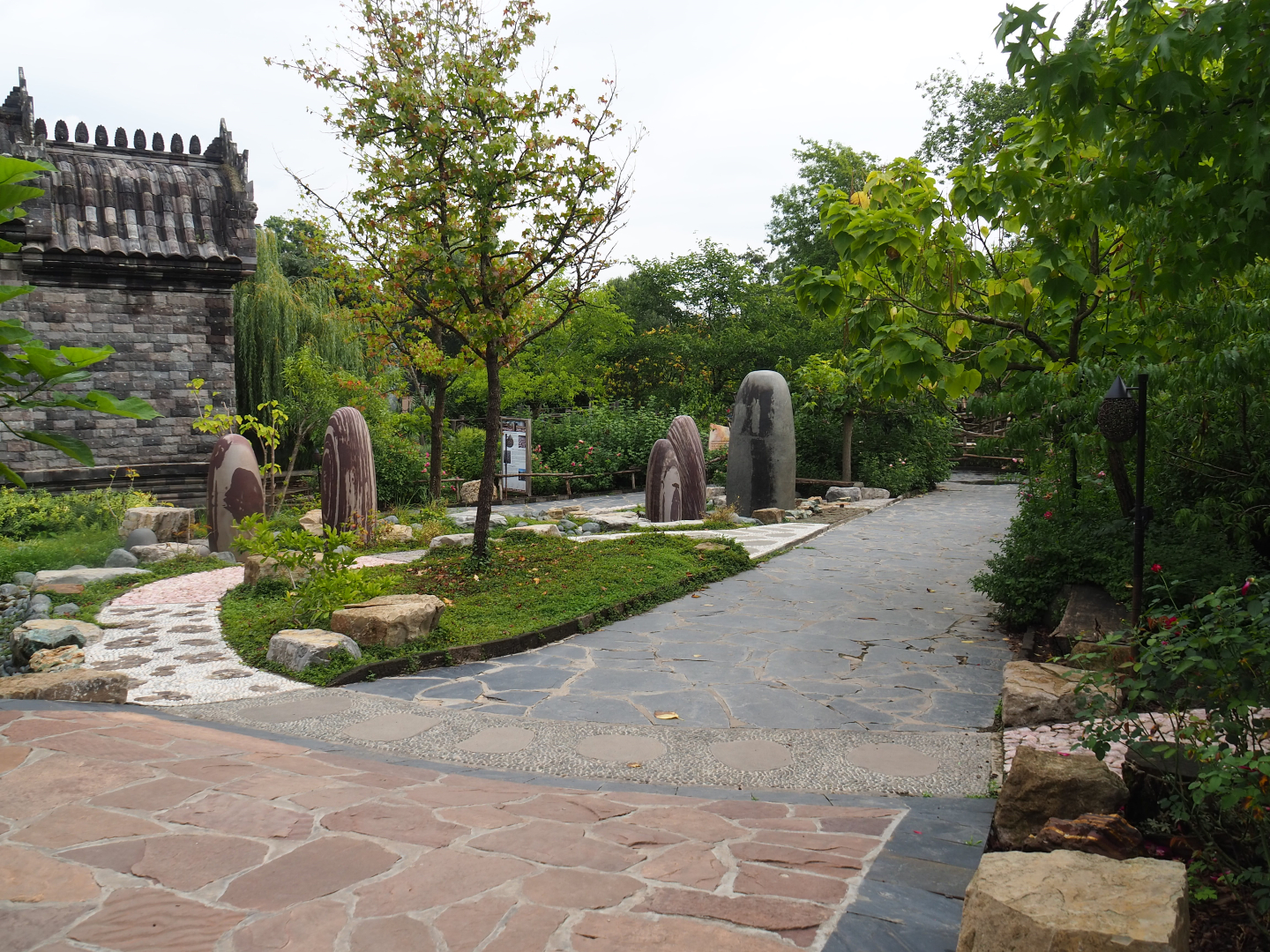 Gardens near the white tiger temple, 2022-09-15