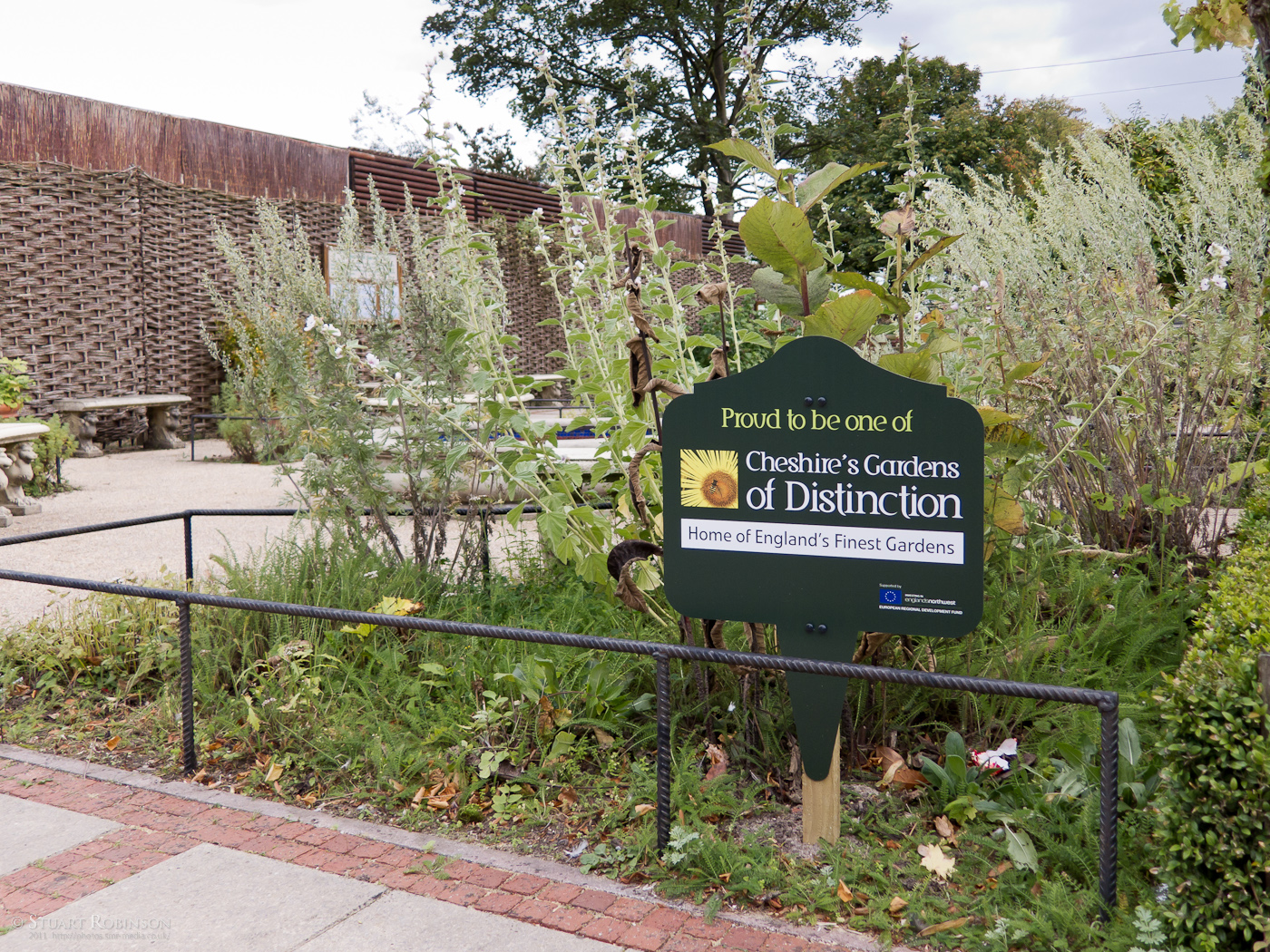 Gardens of Distinction Sign - 07/09/2011