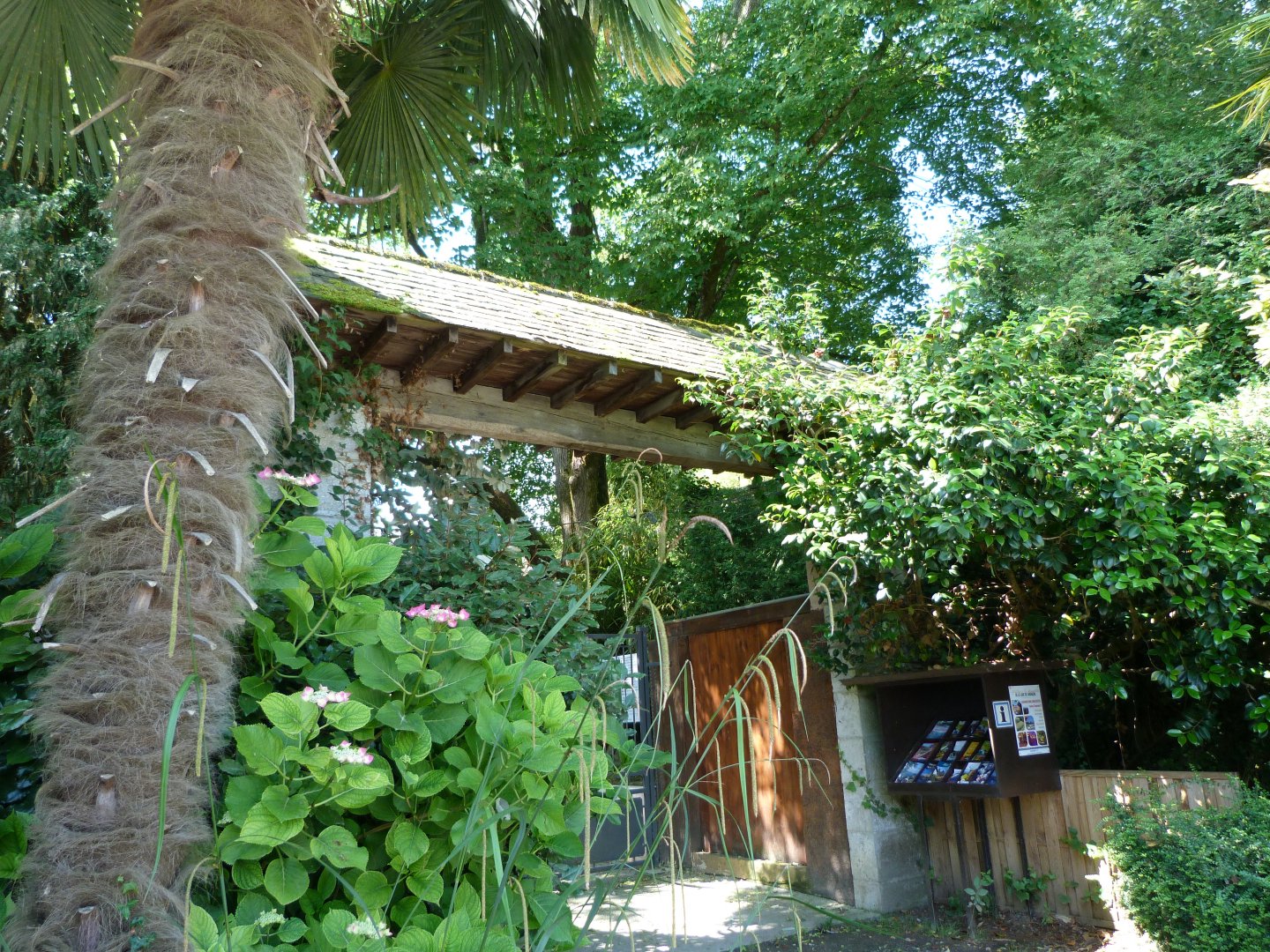 Gate at the entrance of the zoo -Zoo d'Asson (2025)