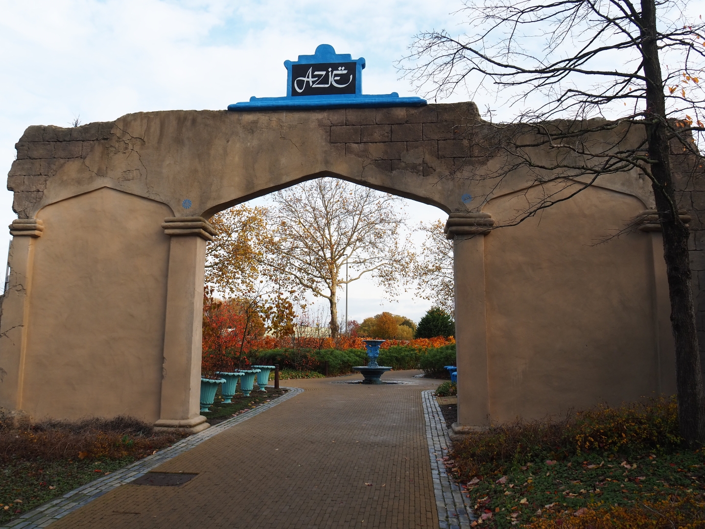 Gate to the Asian area of the zoo (Nov 10th, 2018)