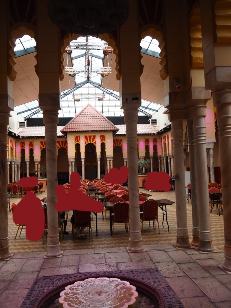 Gaudy Spanish restaurant interior (Aug 28th, 2018)