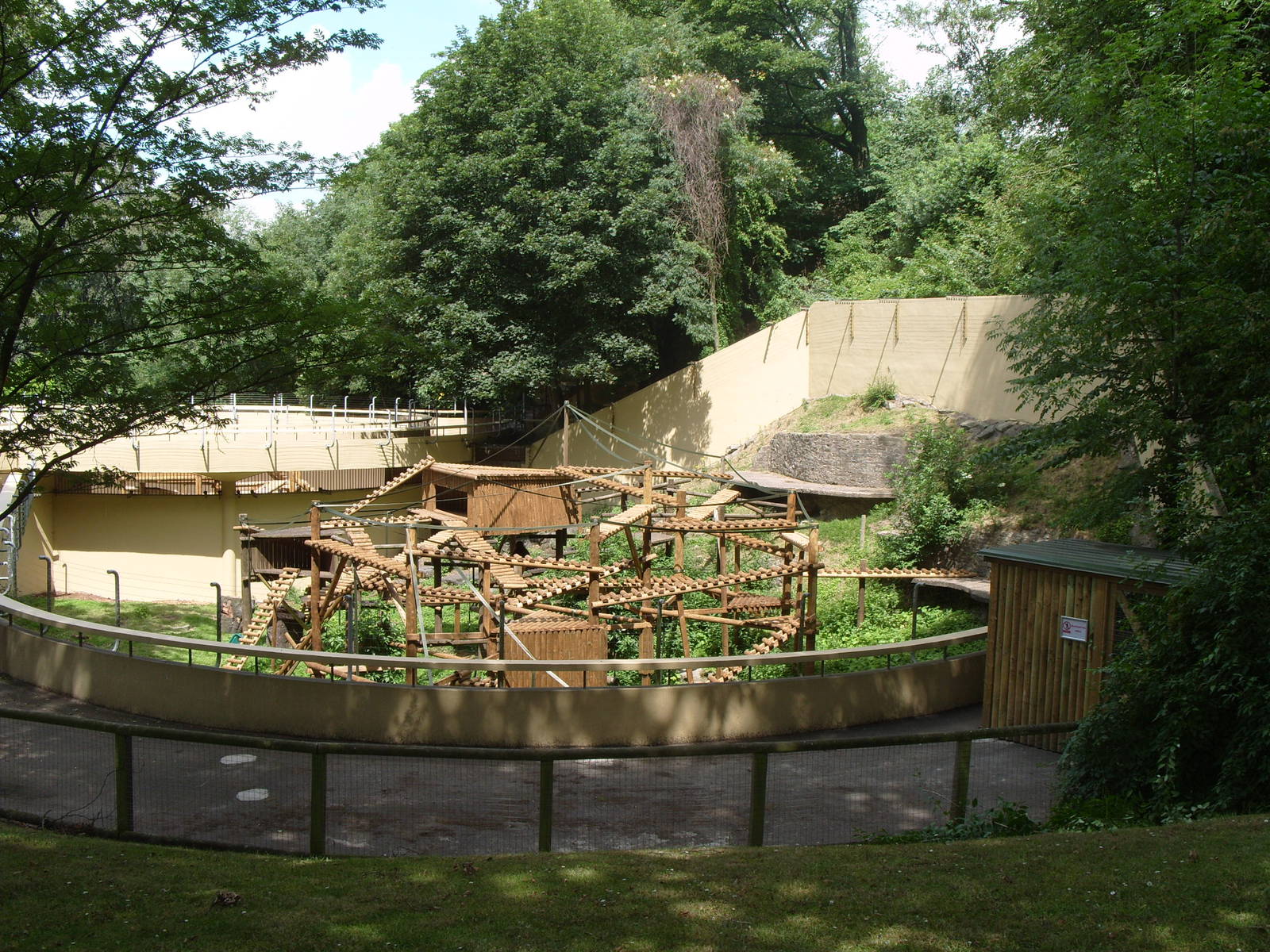 GELADA BABOON ENCLOSURE