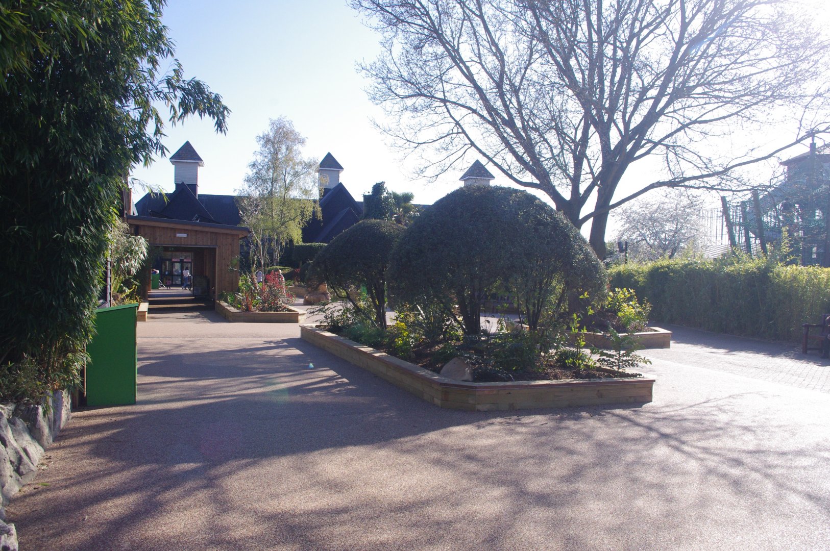 General view of the area near the entrance- 10/4/2025