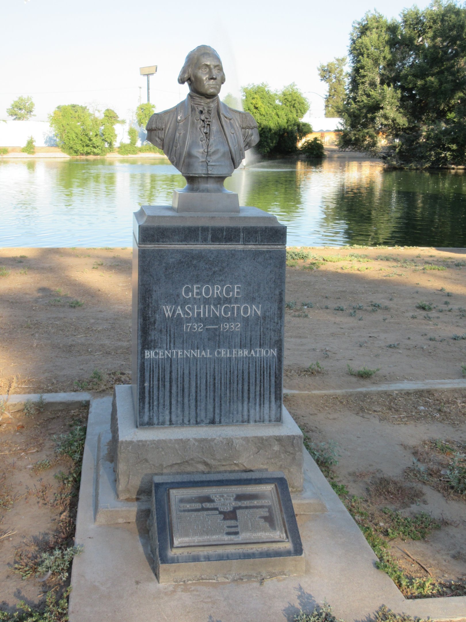 George Washington Statue (not connected to the zoo but inside Roeding Park)