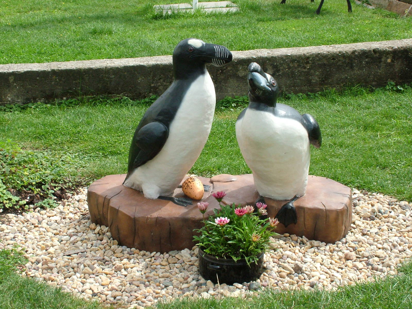 Giant Auk Sculpture at Chleby, 26/08/12