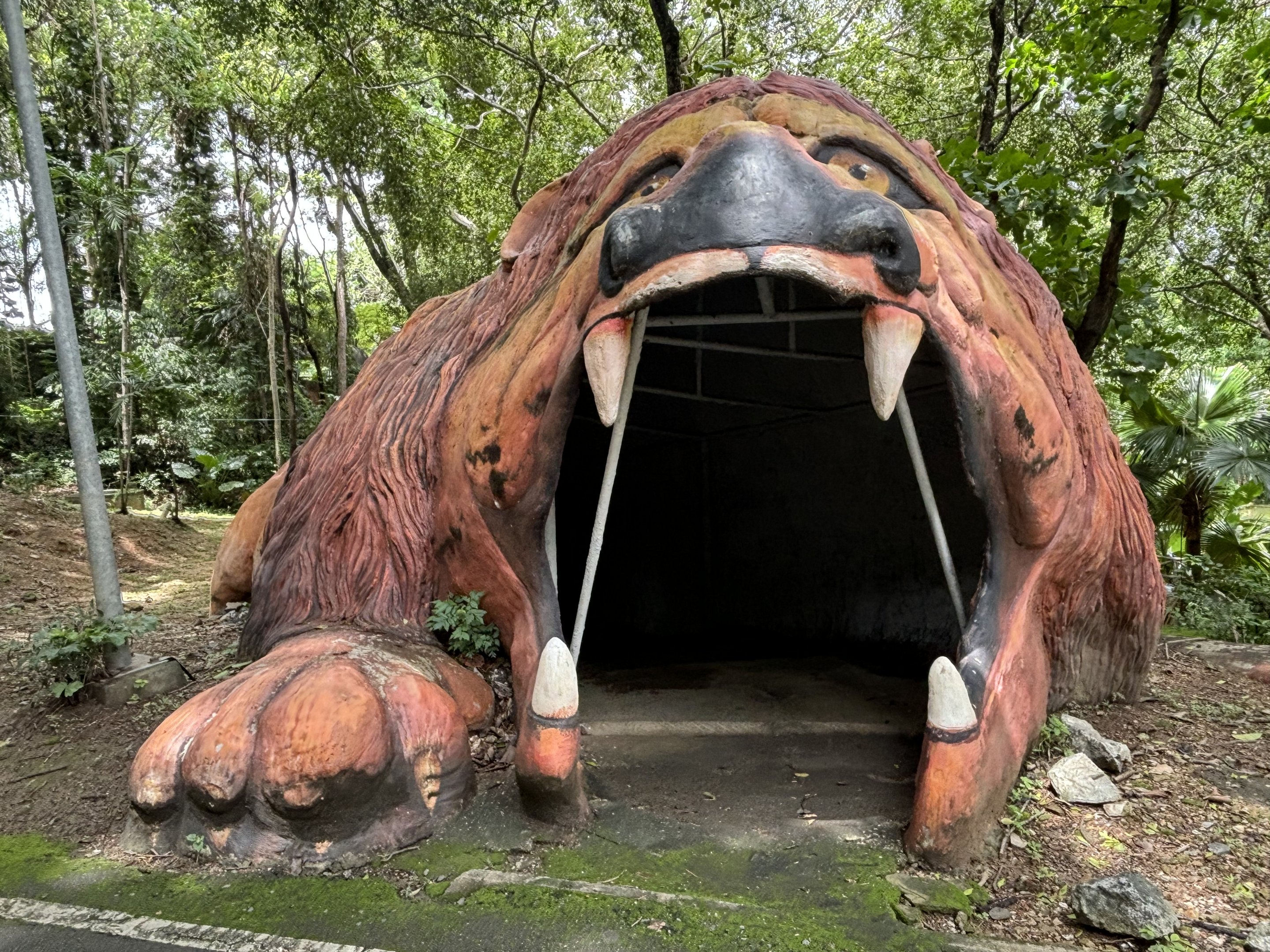 Giant Lion Tunnel
