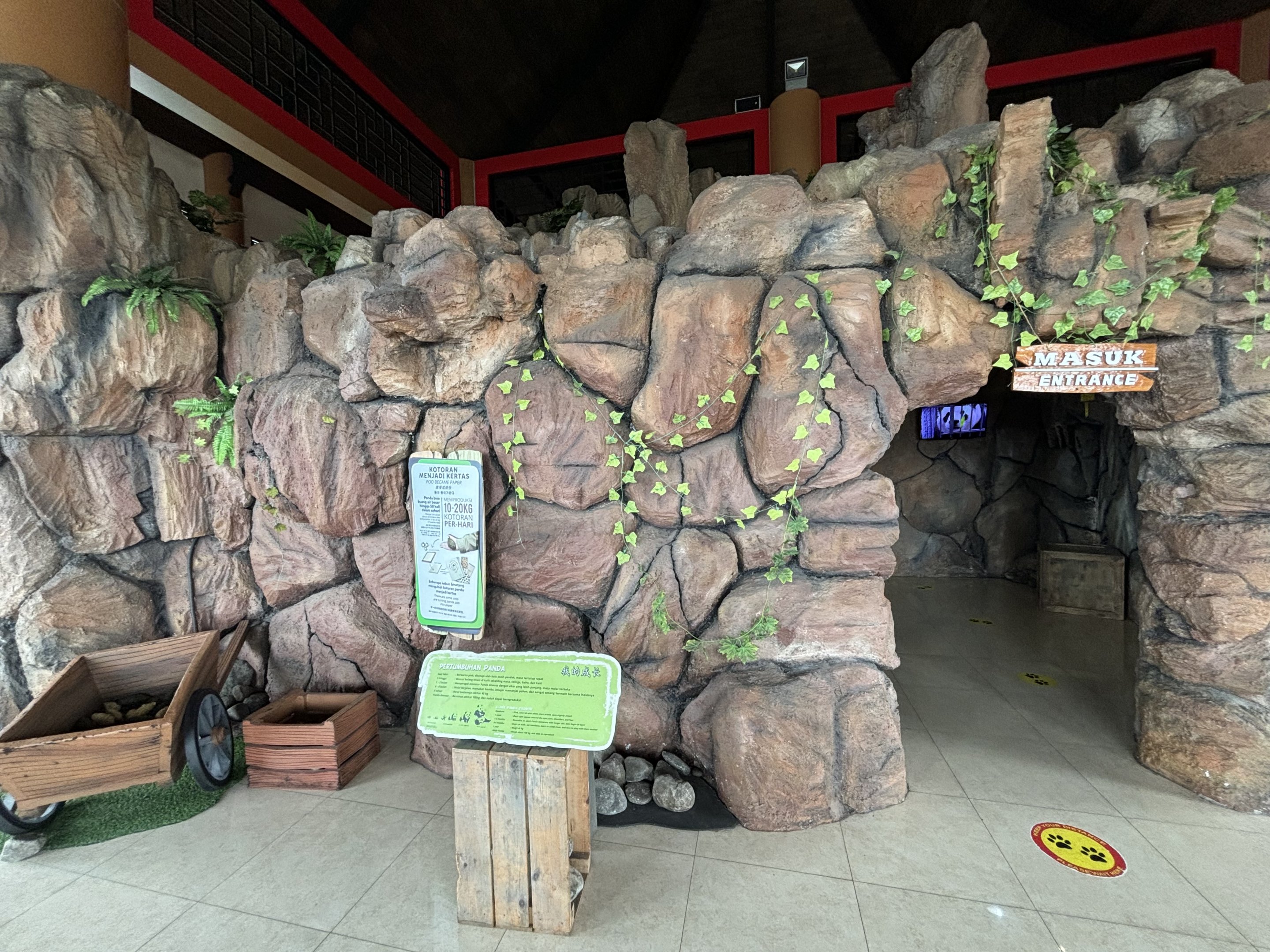 Giant Panda Cave - Giant Panda Complex