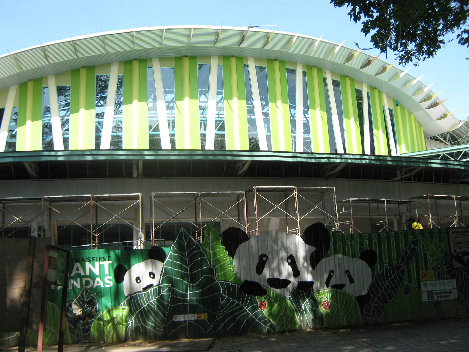 giant panda house, under construction