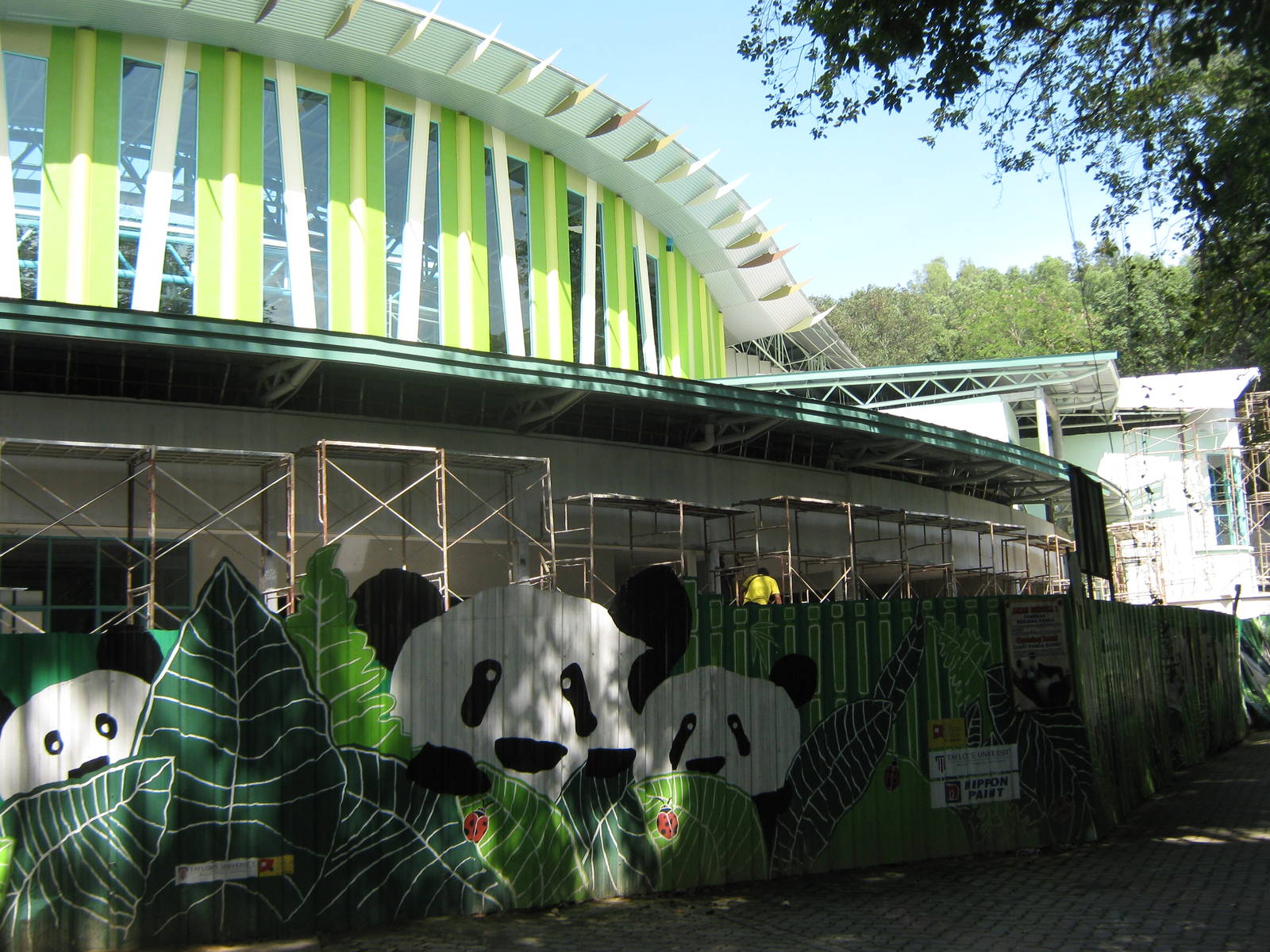 giant panda house, under construction