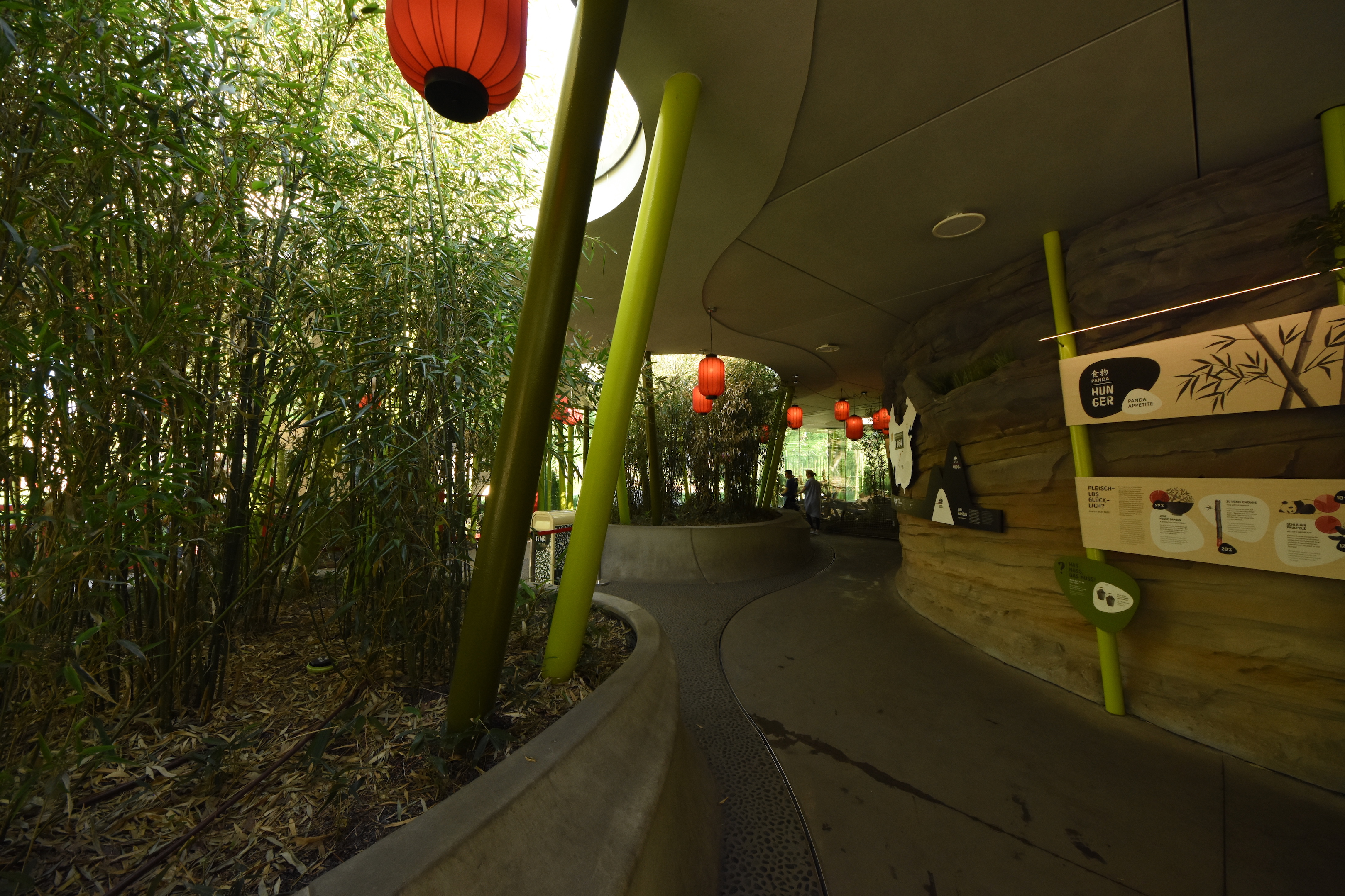 Giant panda indoor complex