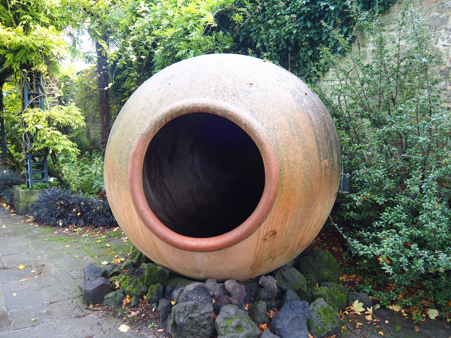 Giant vase, 2019-10-04