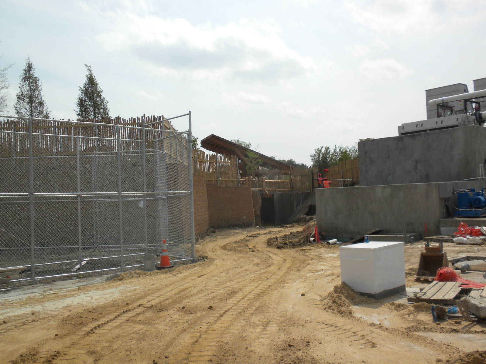 Giants of the Savanna - Giraffe yards and drawbridge