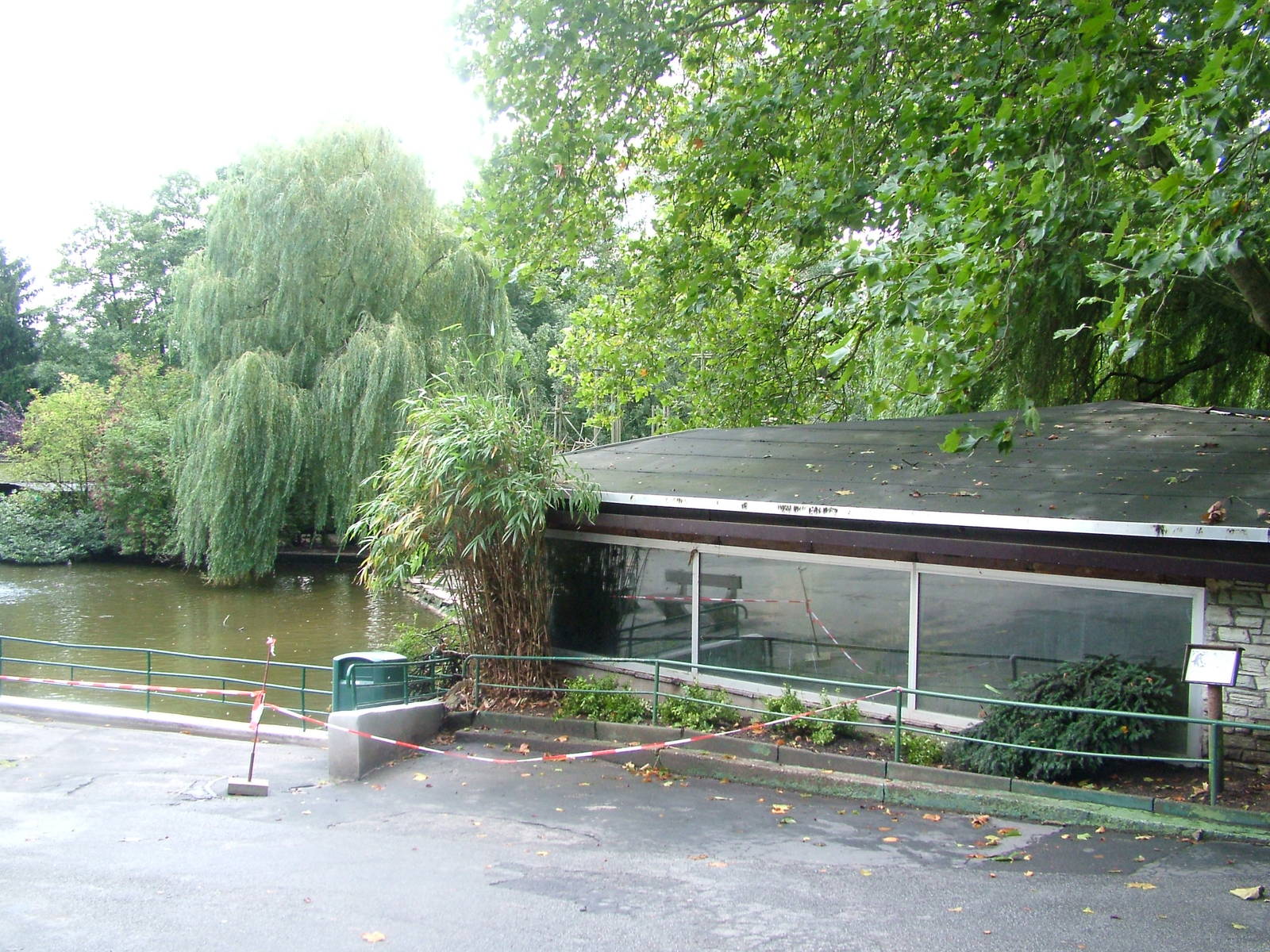 Gibbon House at Opel-Zoo Kronberg, 30/08/10