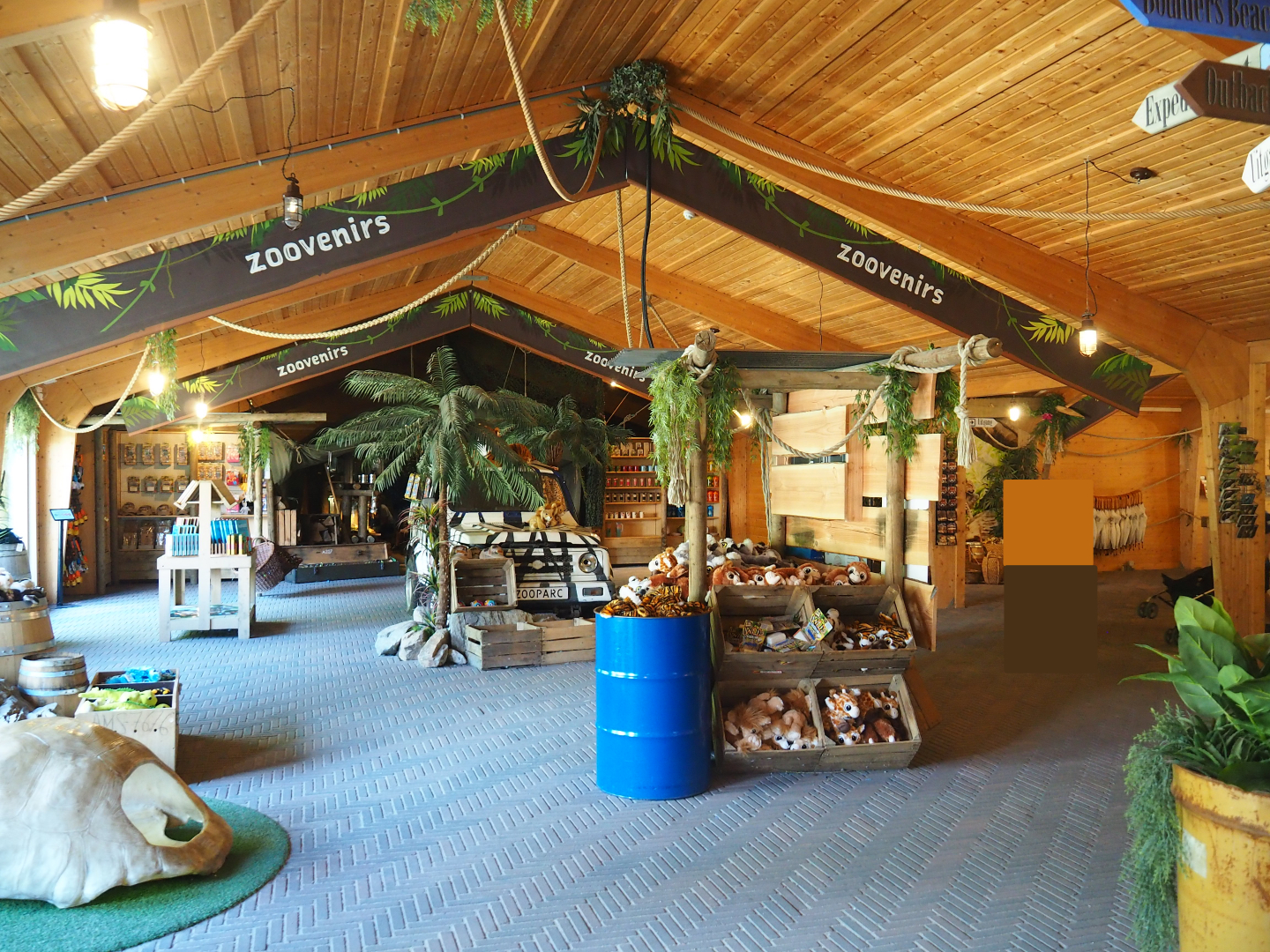 Gift shop area in the main building, 2019-06-01